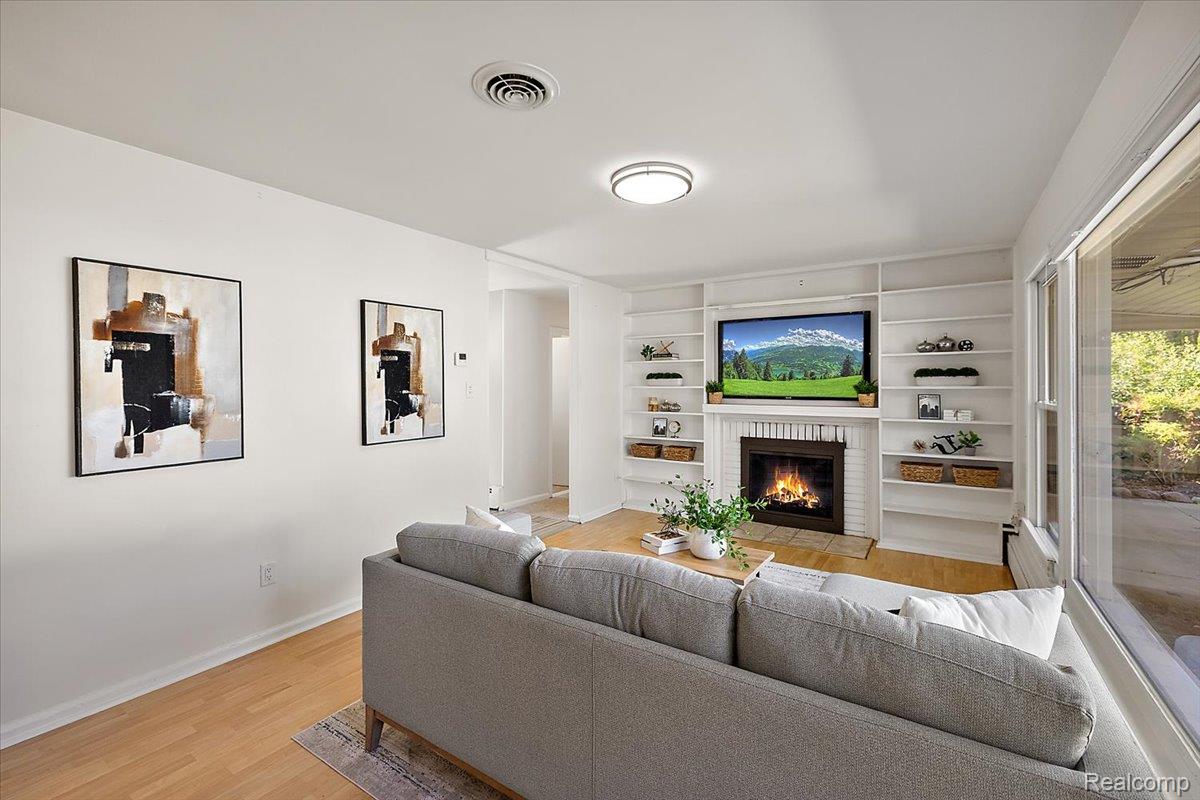 16276 Amherst Avenue S