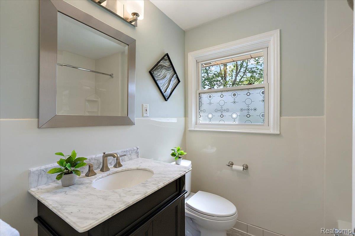 16276 Amherst Avenue S