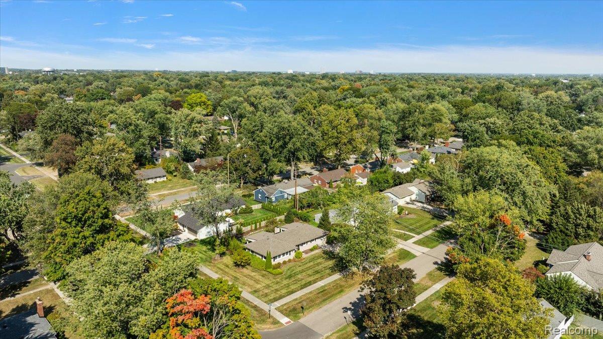 16276 Amherst Avenue S