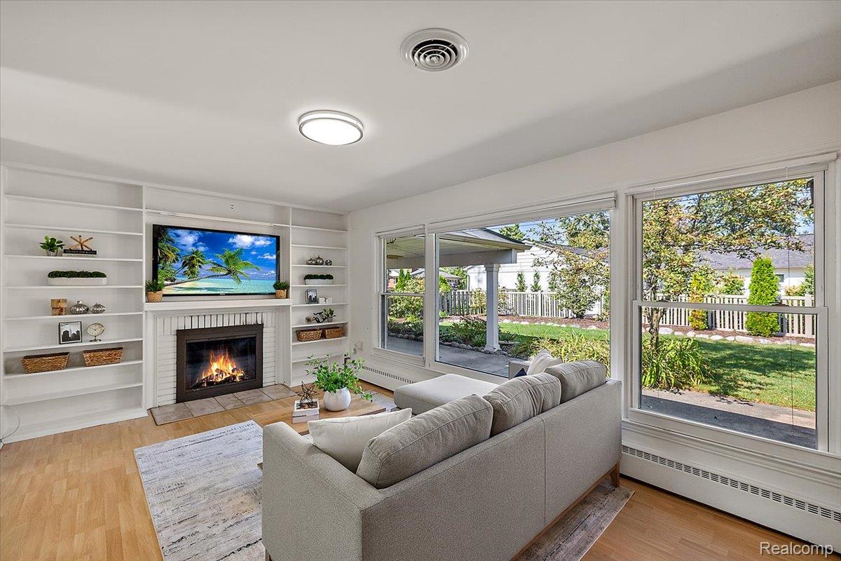 16276 Amherst Avenue S