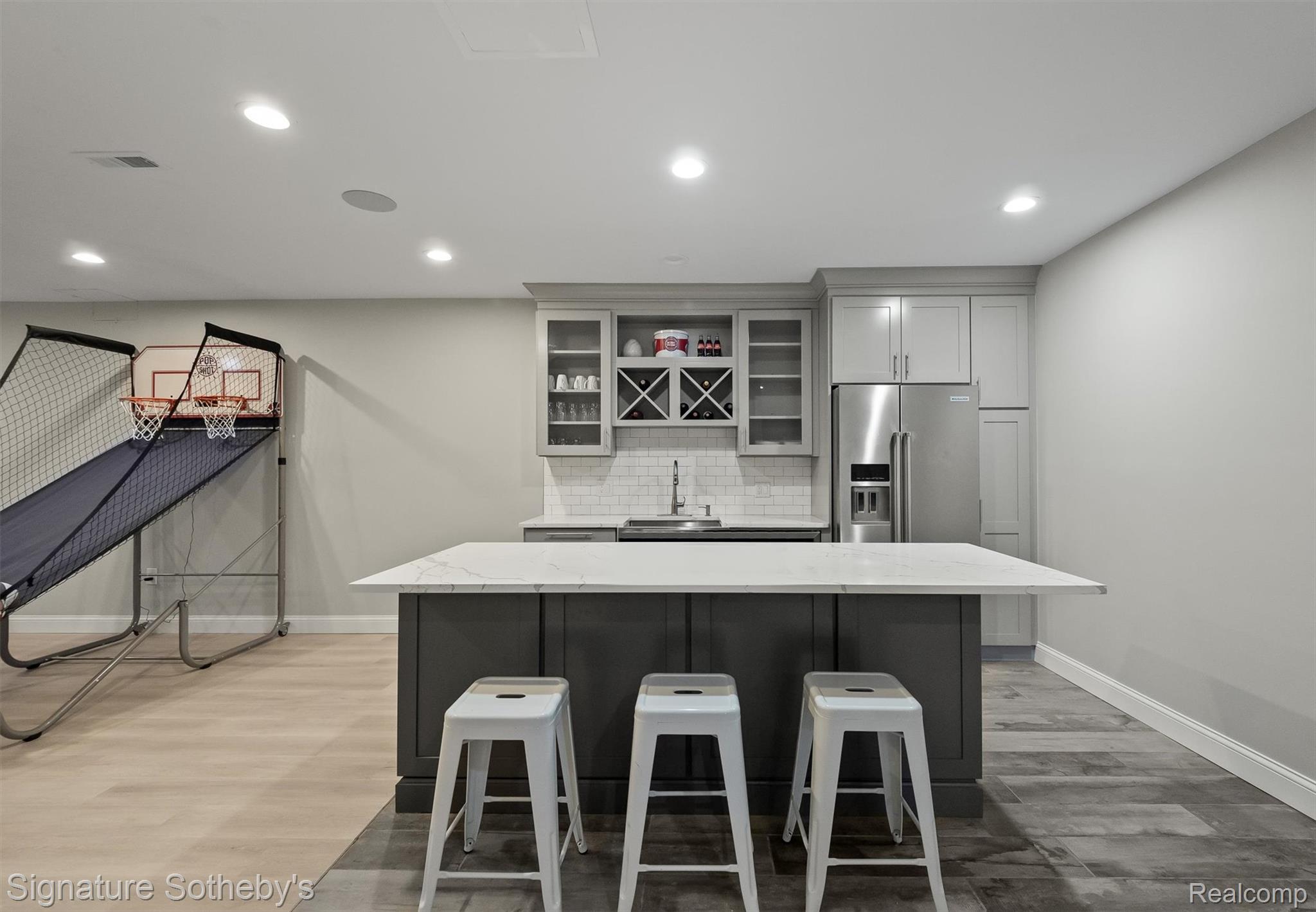 654 SHEPARDBUSH Street