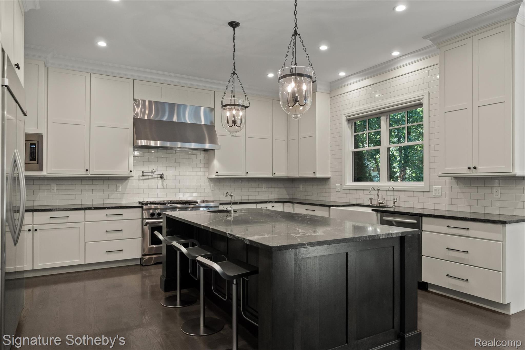 654 SHEPARDBUSH Street