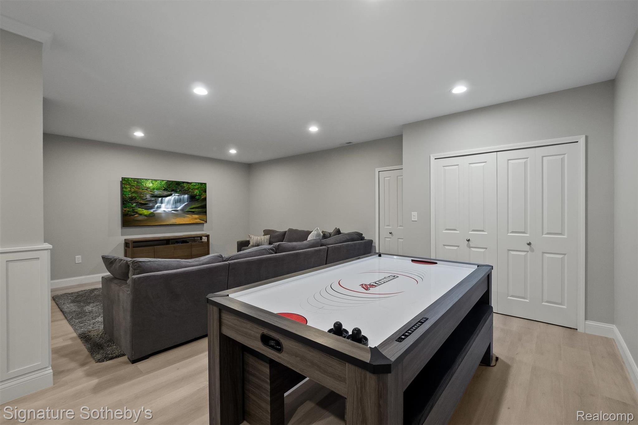 654 SHEPARDBUSH Street