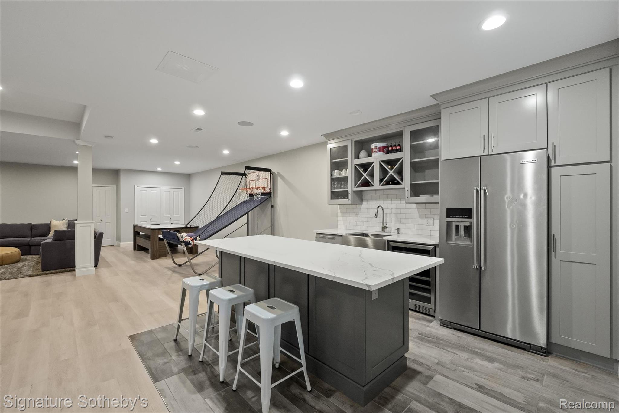 654 SHEPARDBUSH Street