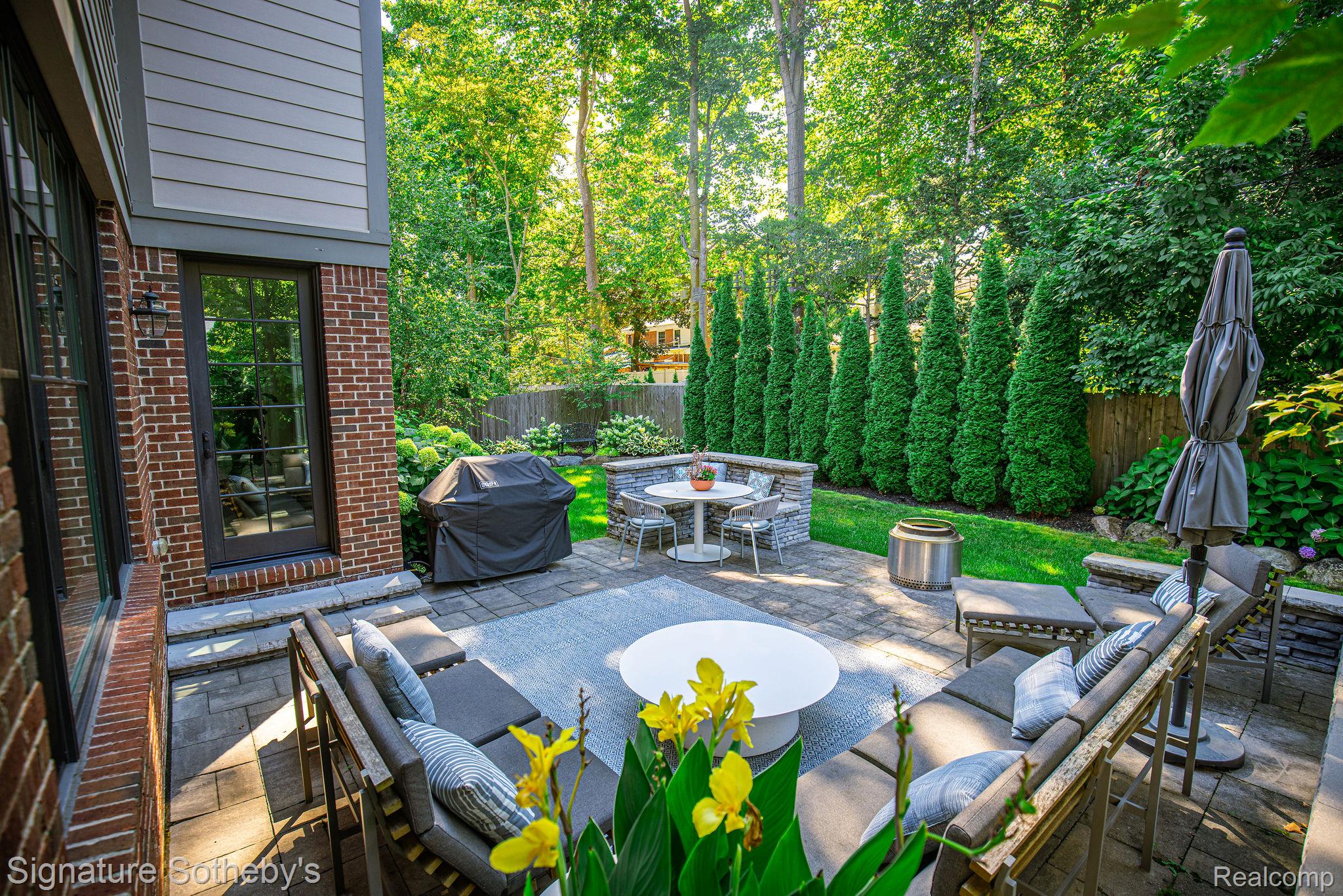 654 SHEPARDBUSH Street