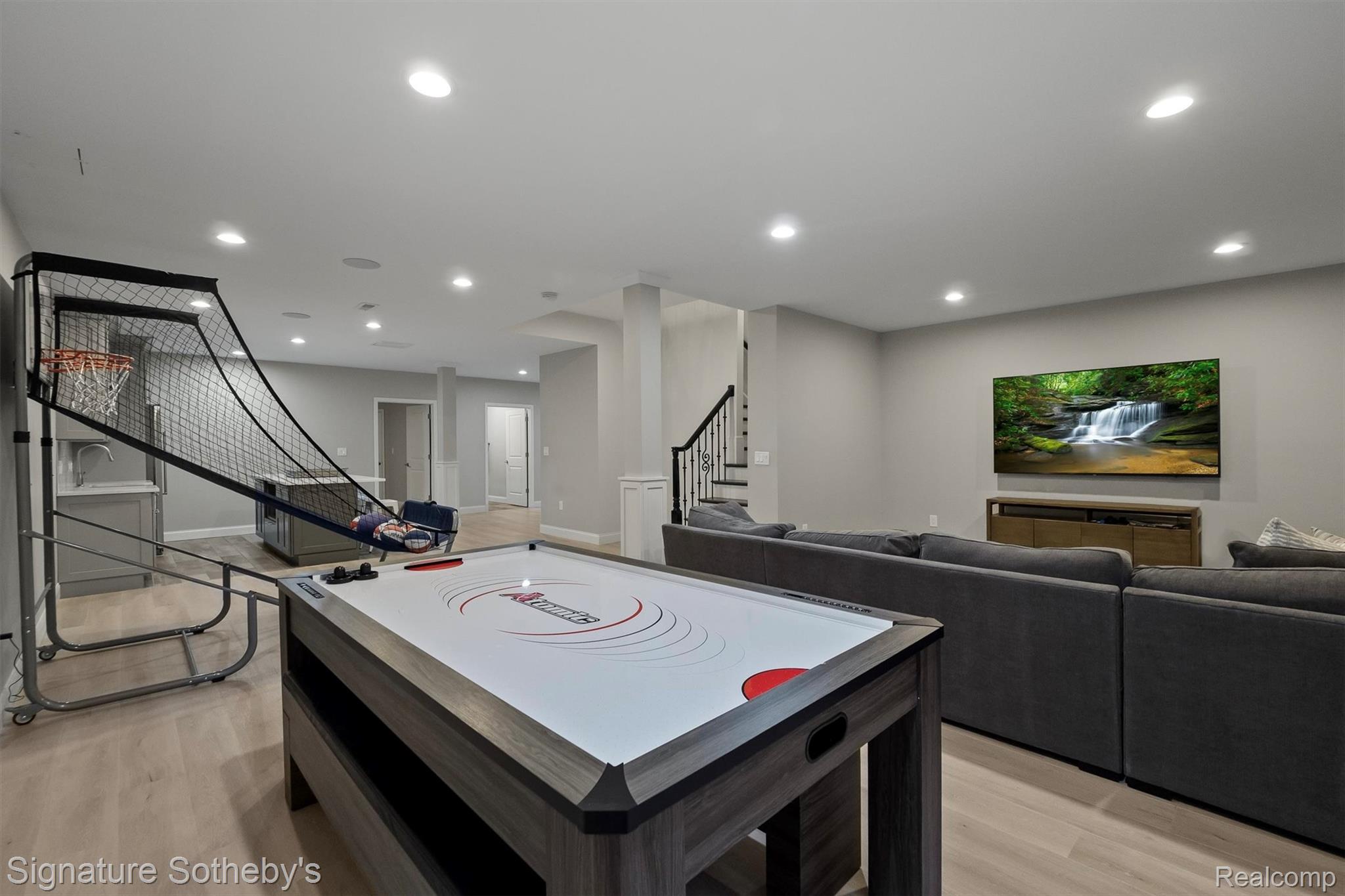 654 SHEPARDBUSH Street