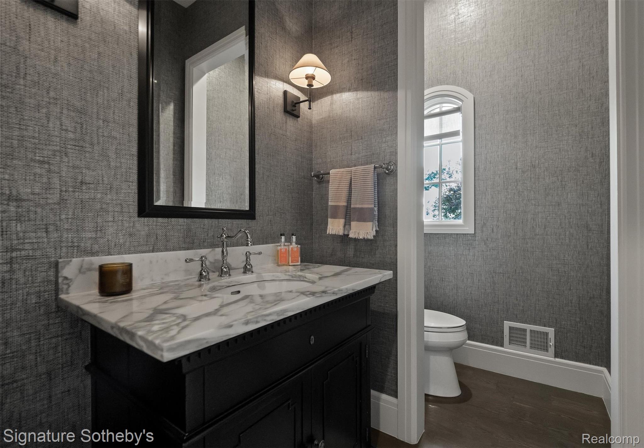 654 SHEPARDBUSH Street