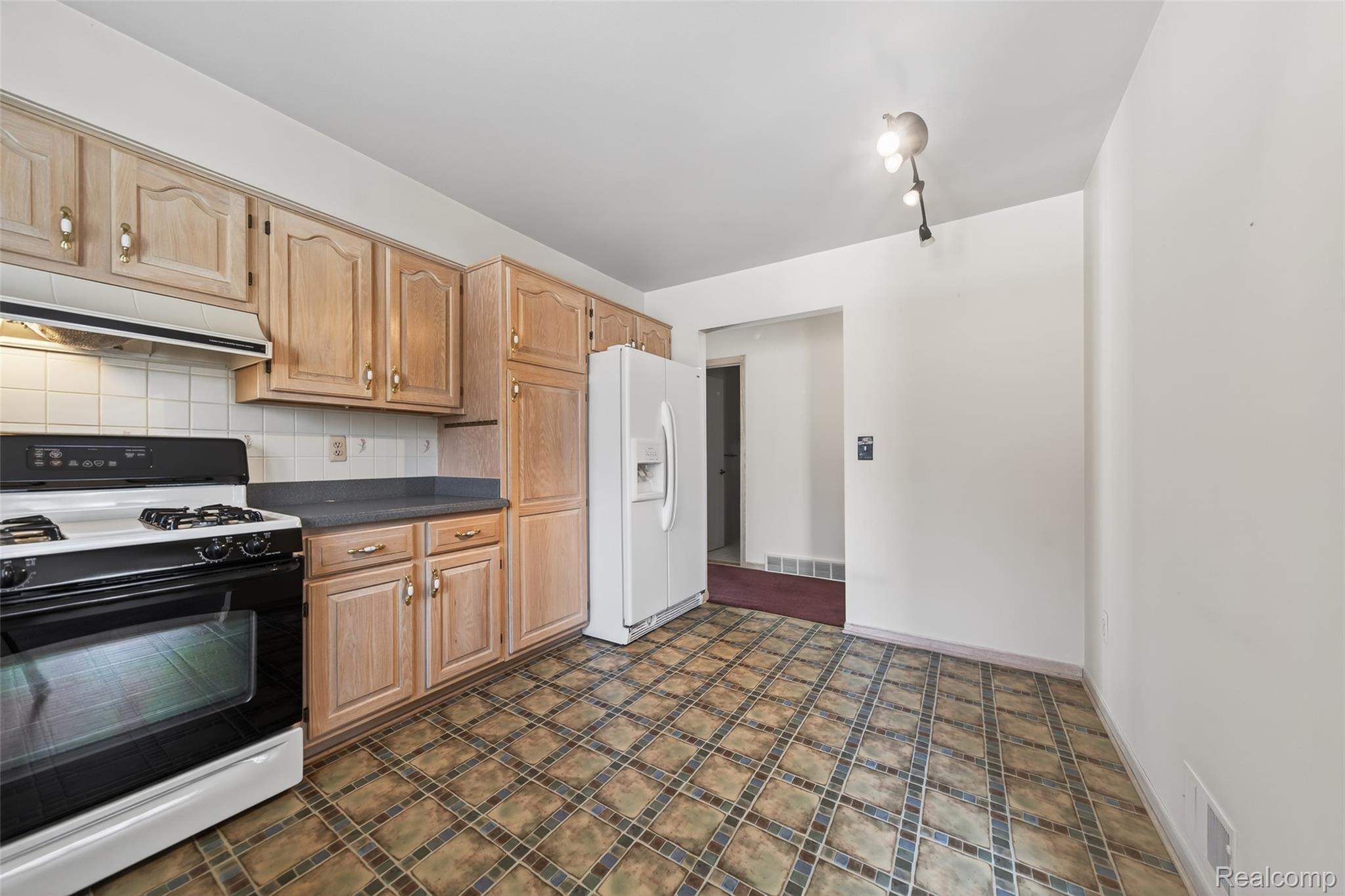 47140 Hunters Chase Drive