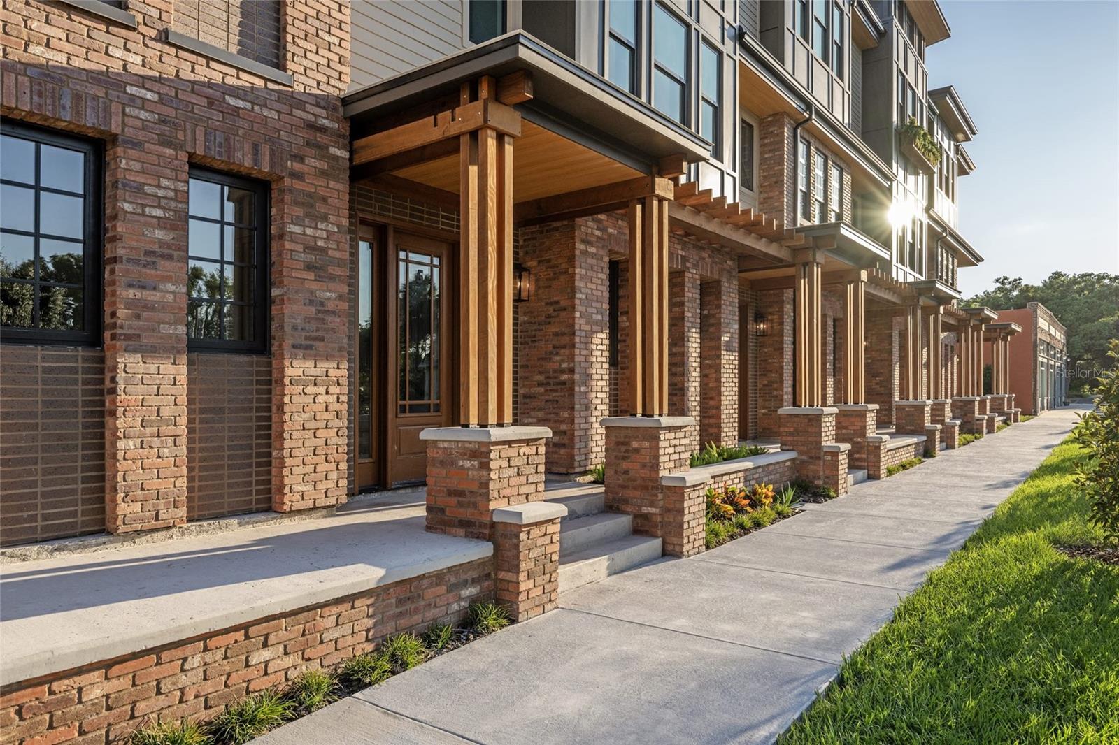409 E OAK AVENUE Unit: 7