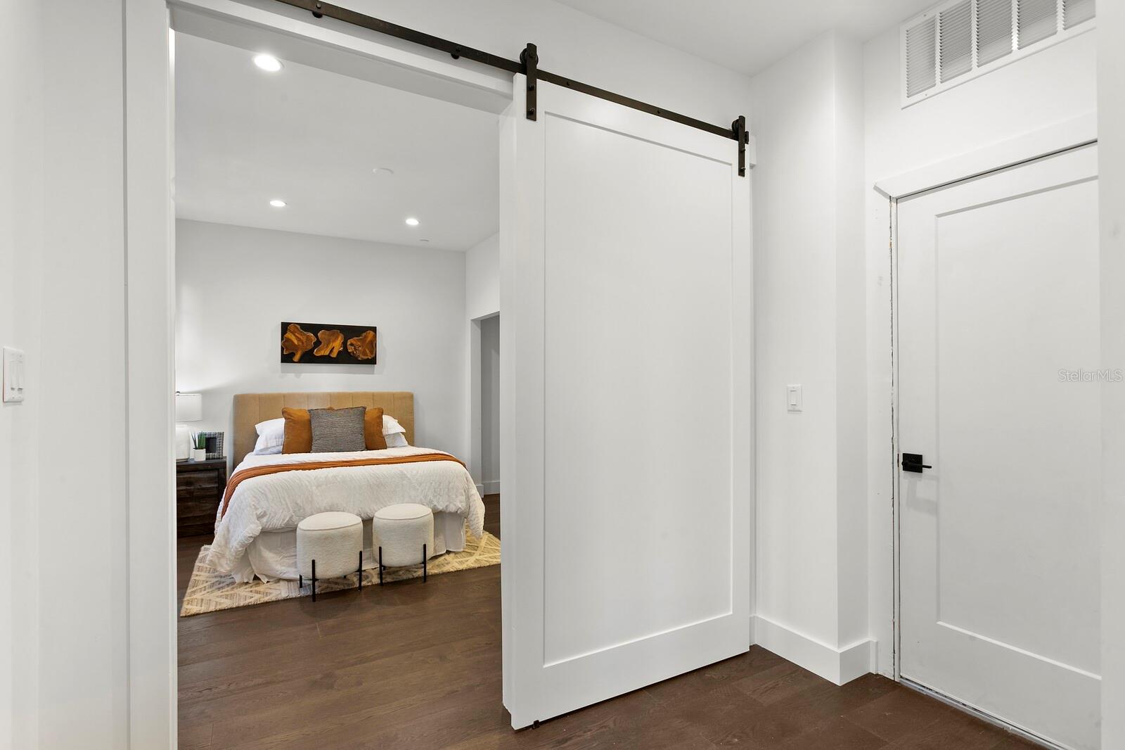 409 E OAK AVENUE Unit: 7