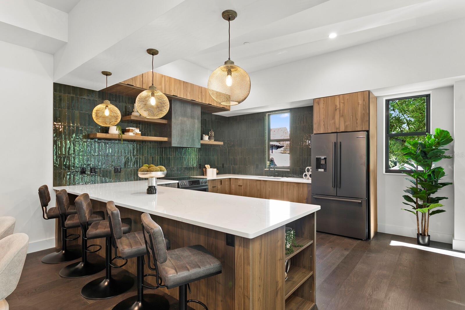 409 E OAK AVENUE Unit: 7
