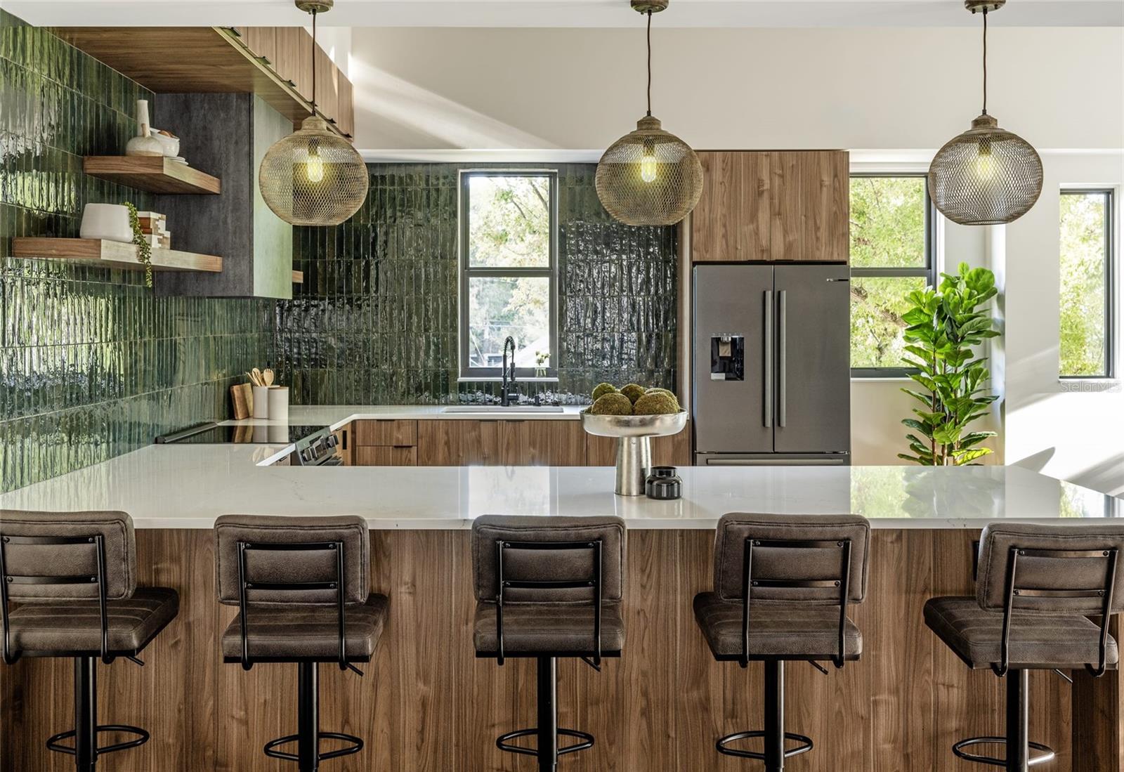 409 E OAK AVENUE Unit: 7