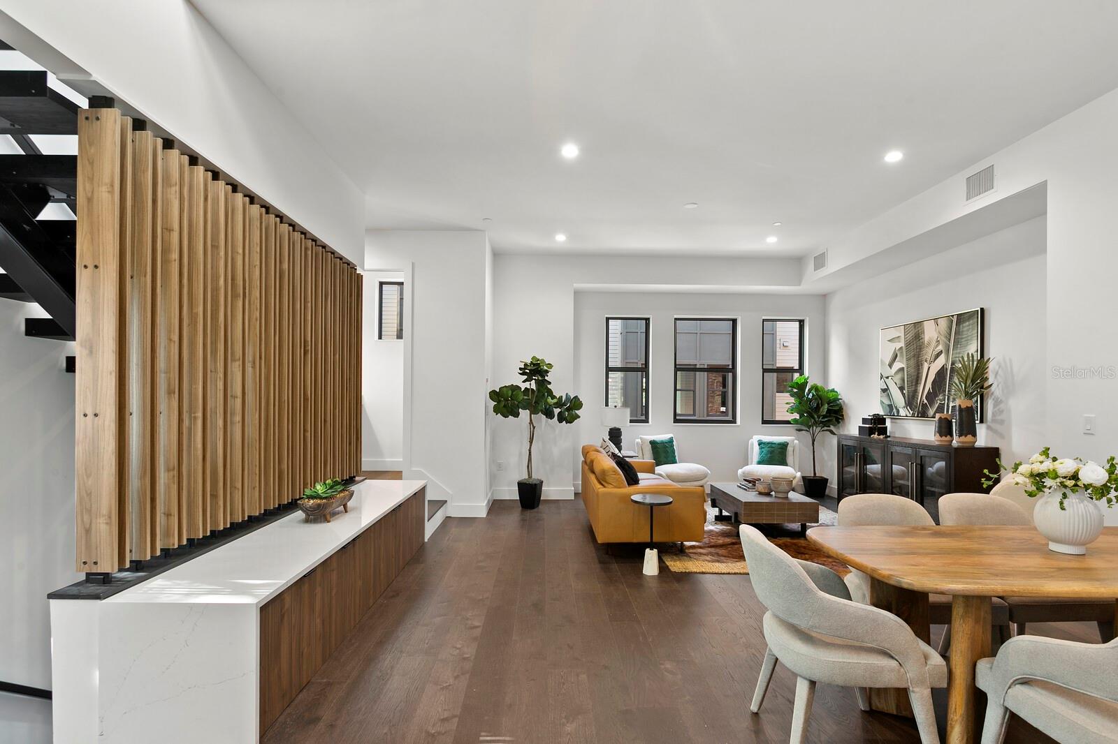 409 E OAK AVENUE Unit: 7