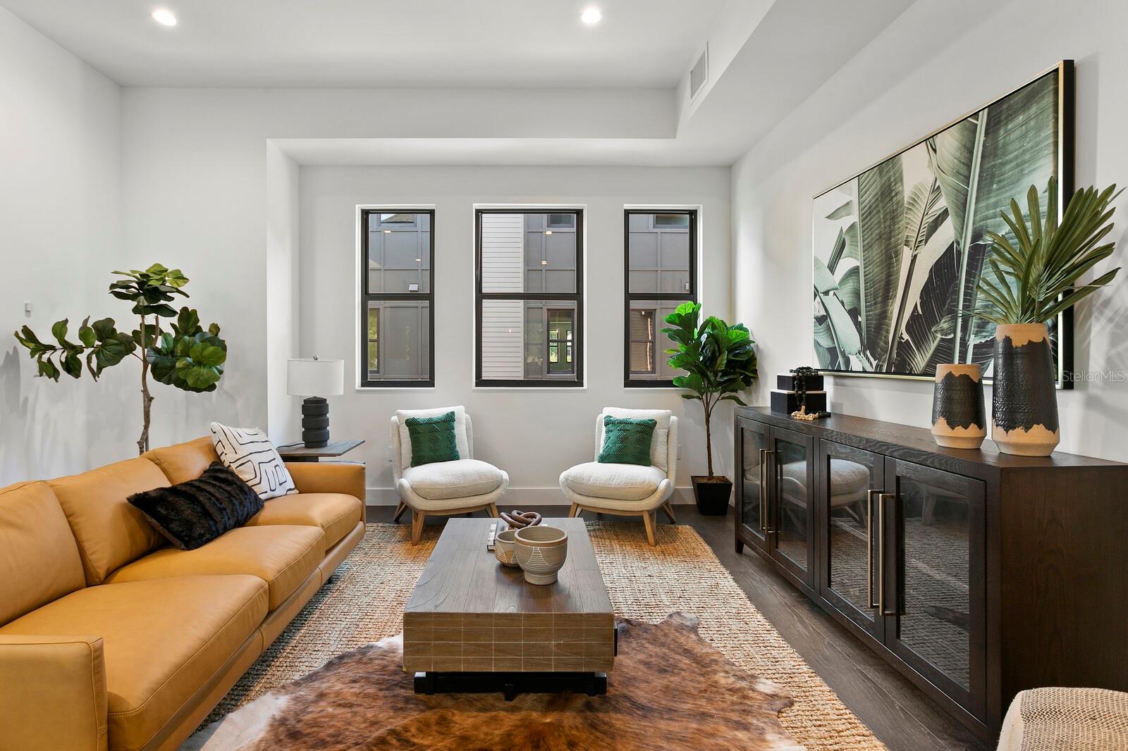 409 E OAK AVENUE Unit: 7