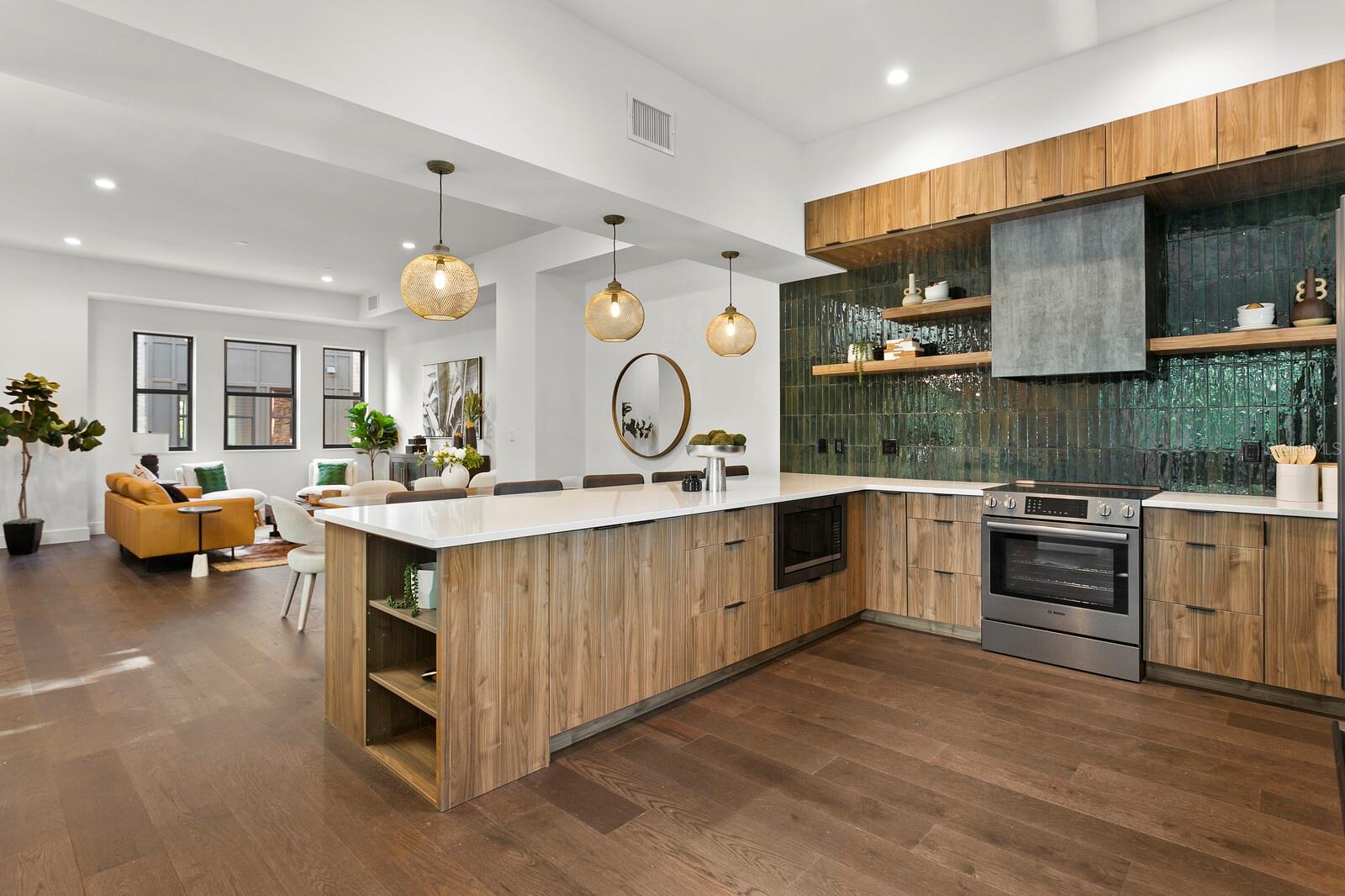 409 E OAK AVENUE Unit: 7