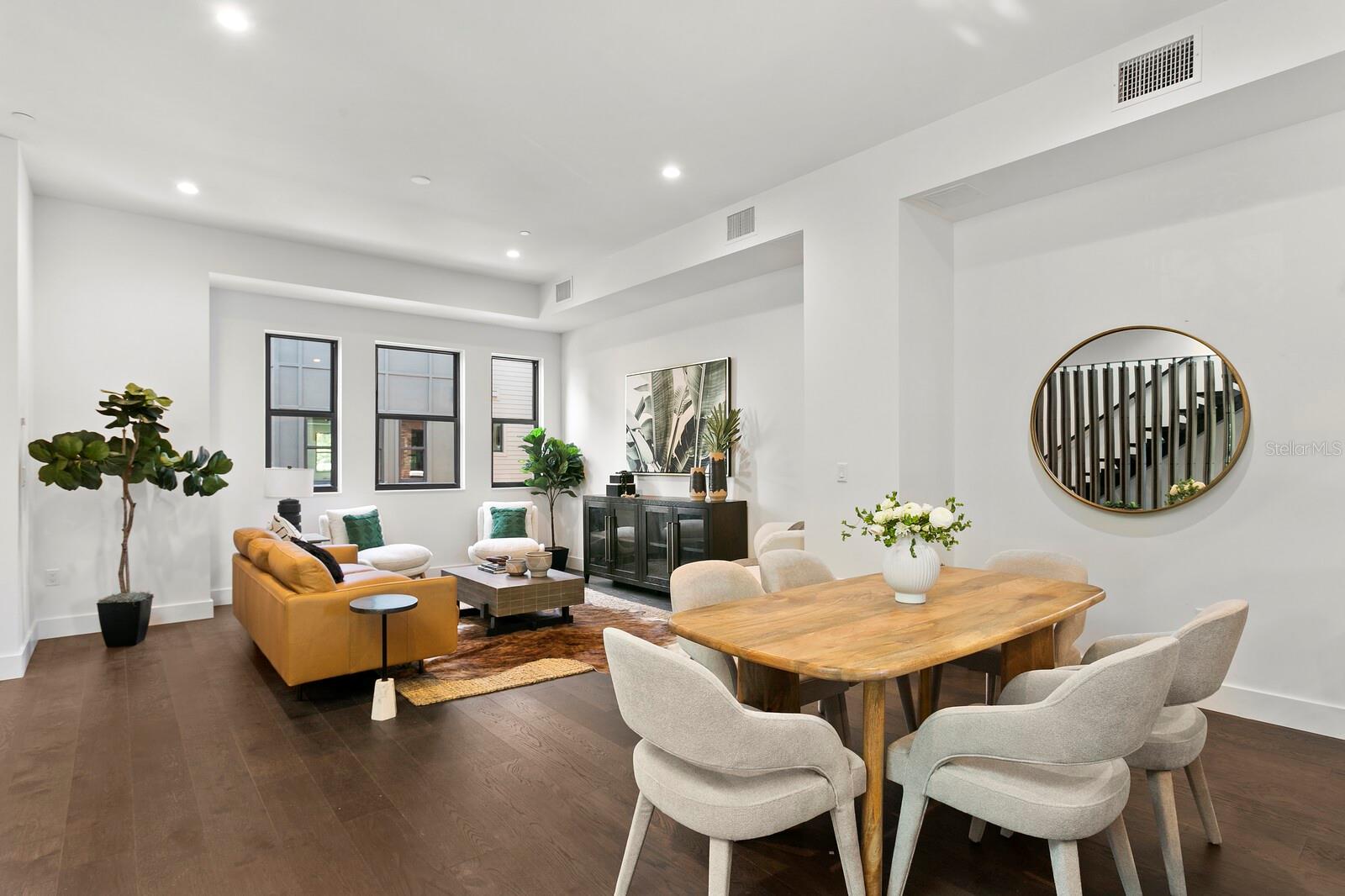 409 E OAK AVENUE Unit: 7
