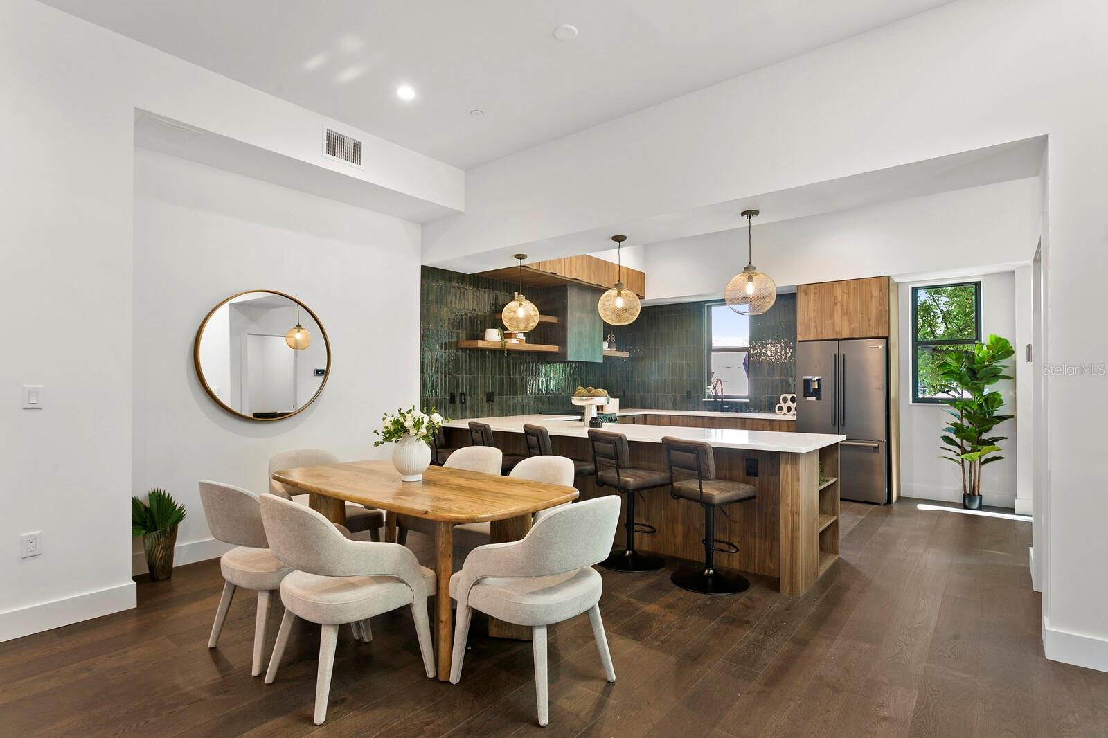 409 E OAK AVENUE Unit: 7