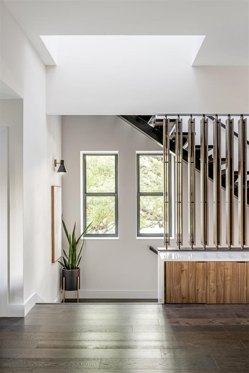 409 E OAK AVENUE Unit: 7