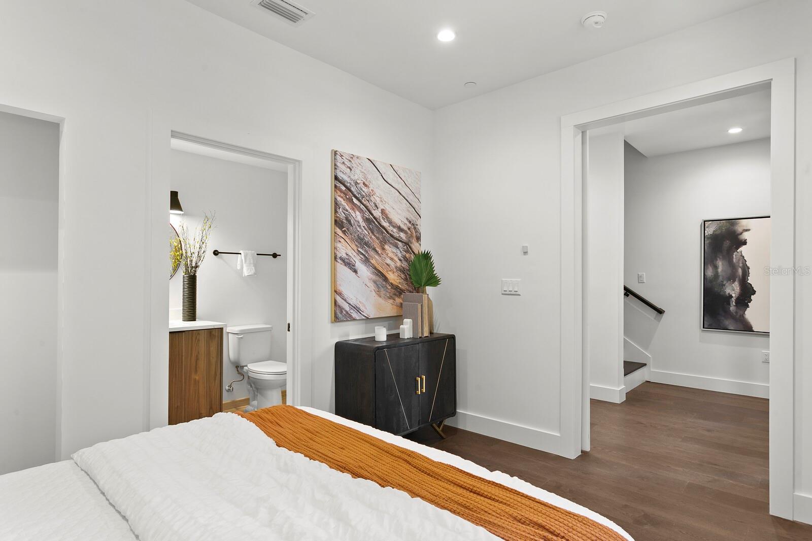 409 E OAK AVENUE Unit: 7
