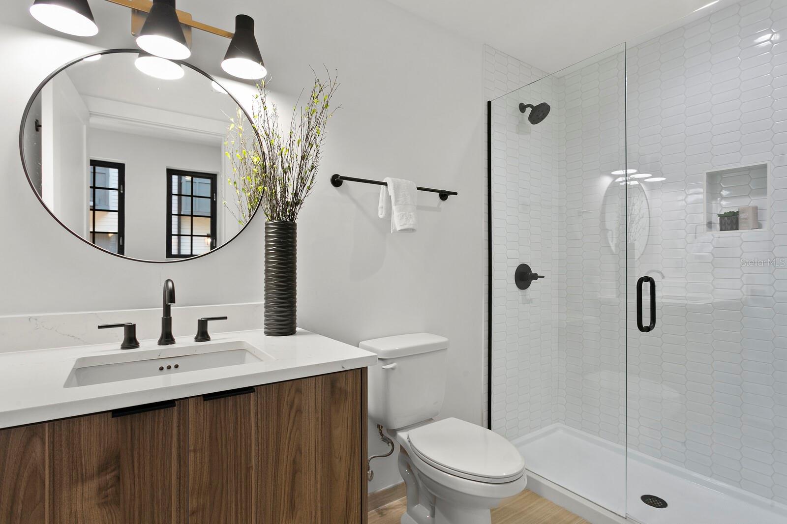 409 E OAK AVENUE Unit: 7