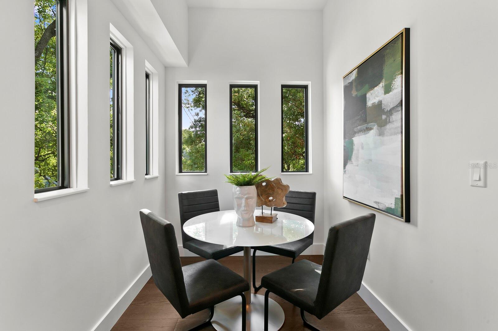 409 E OAK AVENUE Unit: 7