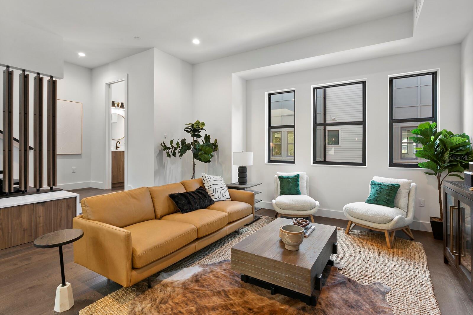 409 E OAK AVENUE Unit: 7