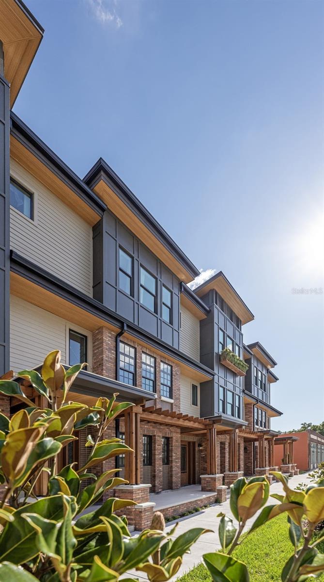 409 E OAK AVENUE Unit: 7