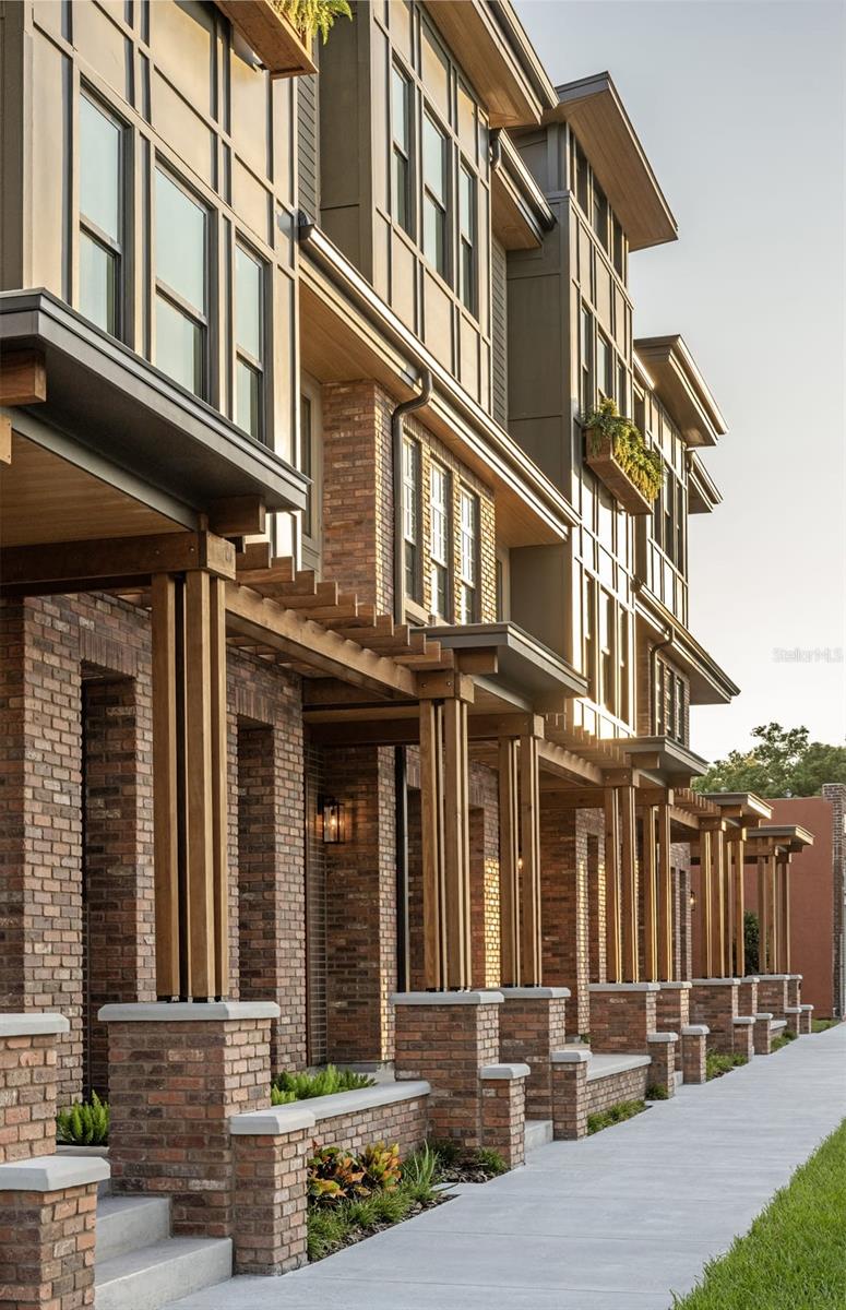 409 E OAK AVENUE Unit: 7
