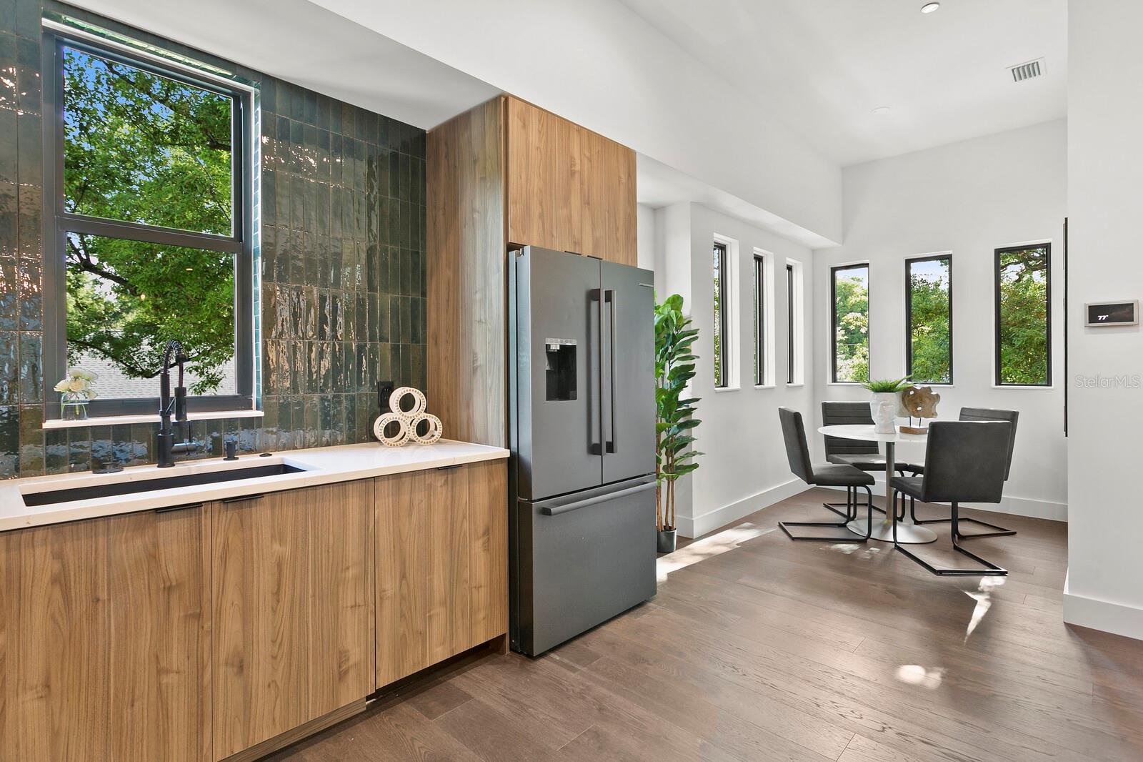 409 E OAK AVENUE Unit: 7