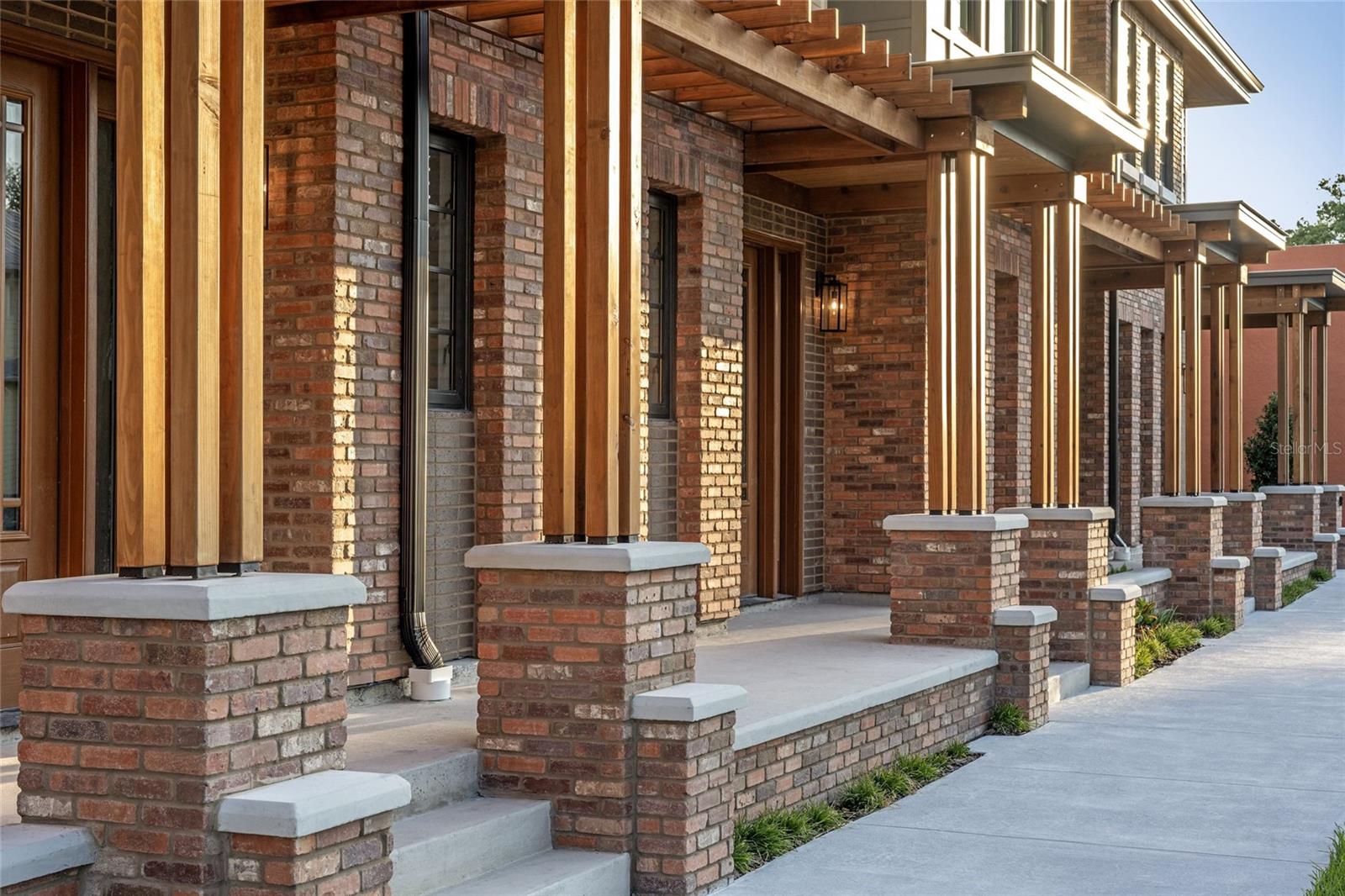 409 E OAK AVENUE Unit: 7