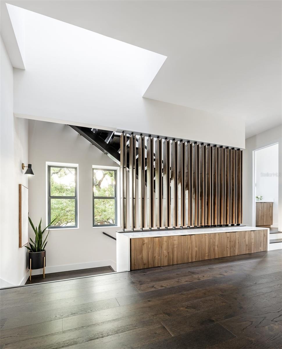 409 E OAK AVENUE Unit: 7