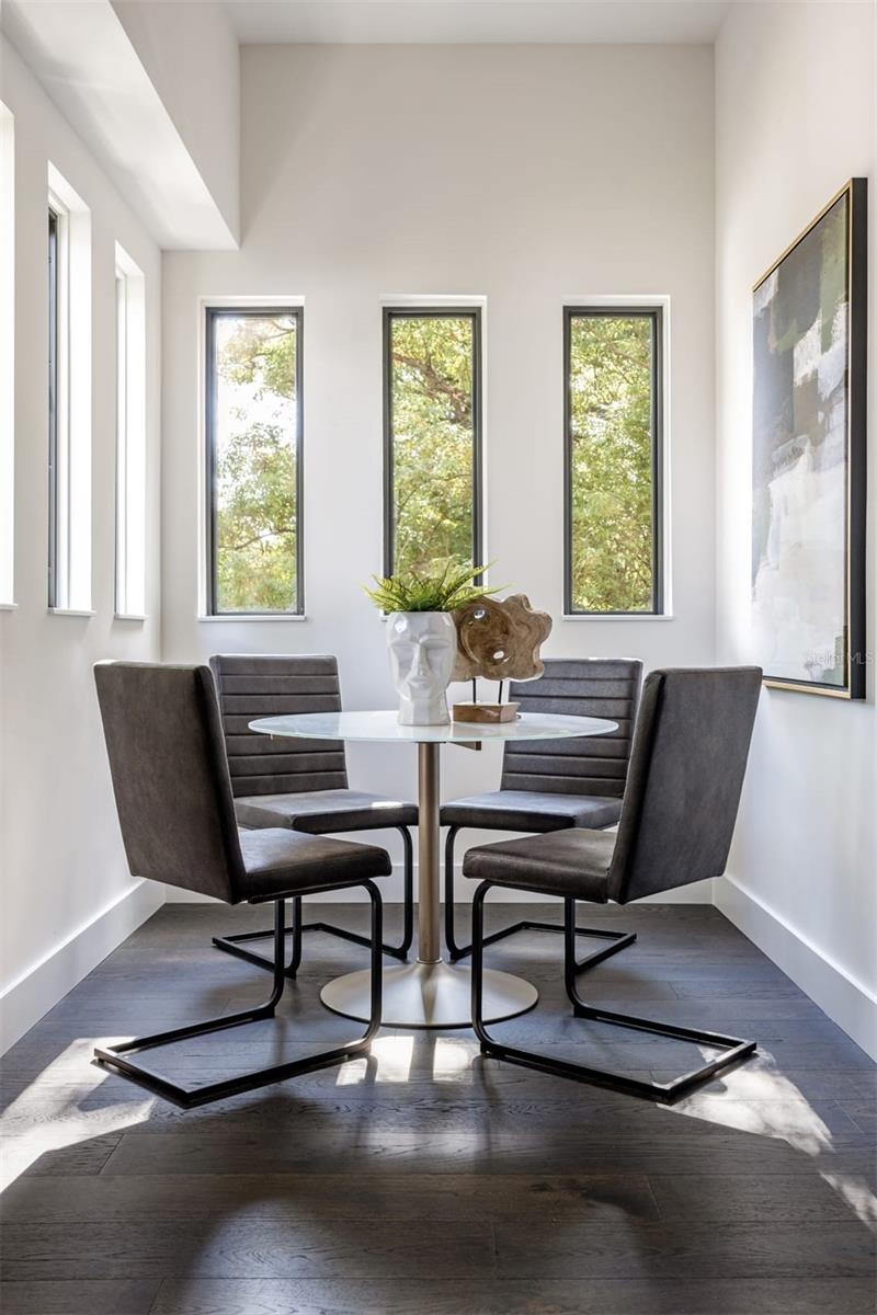 409 E OAK AVENUE Unit: 7