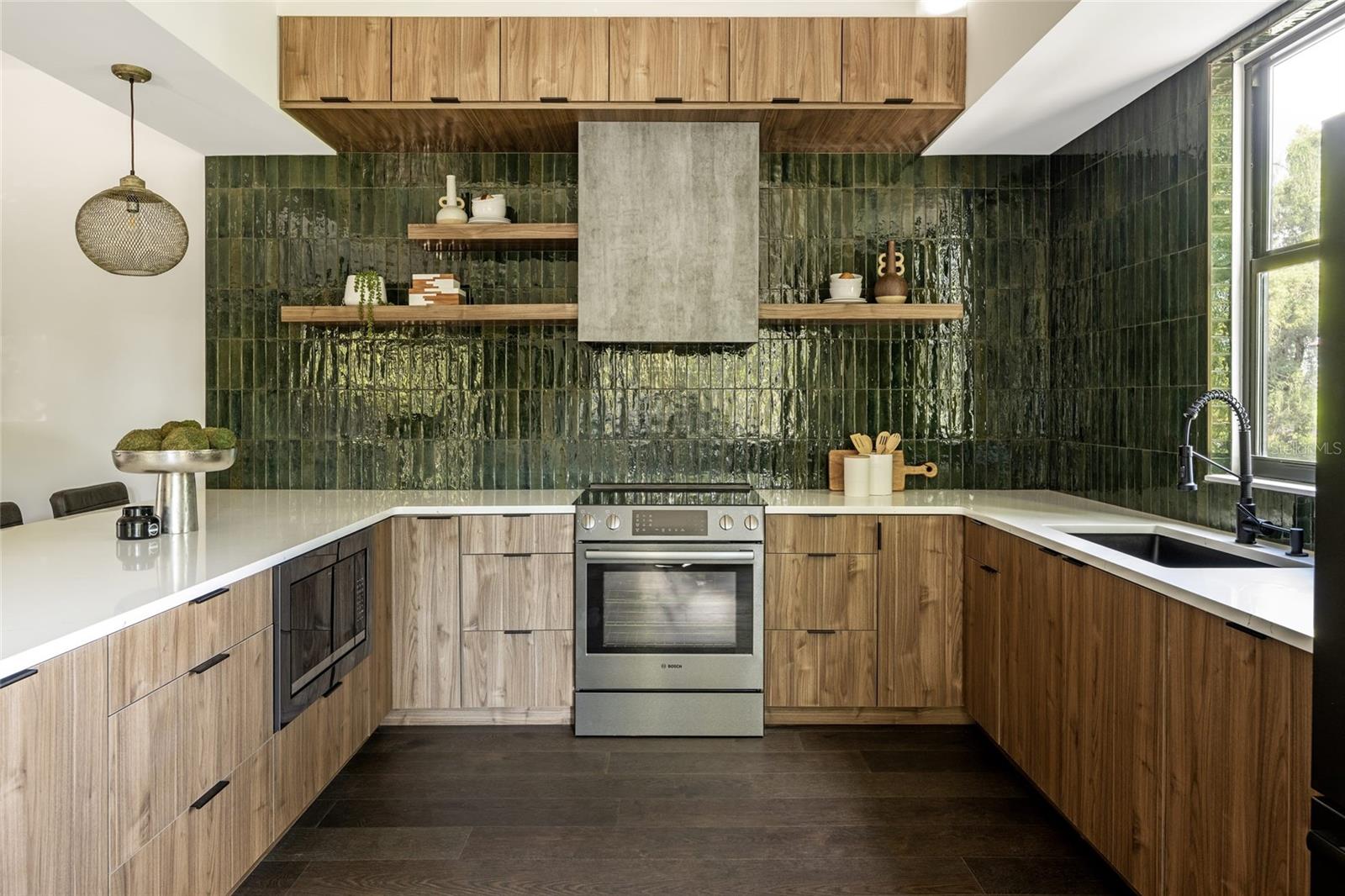 409 E OAK AVENUE Unit: 7