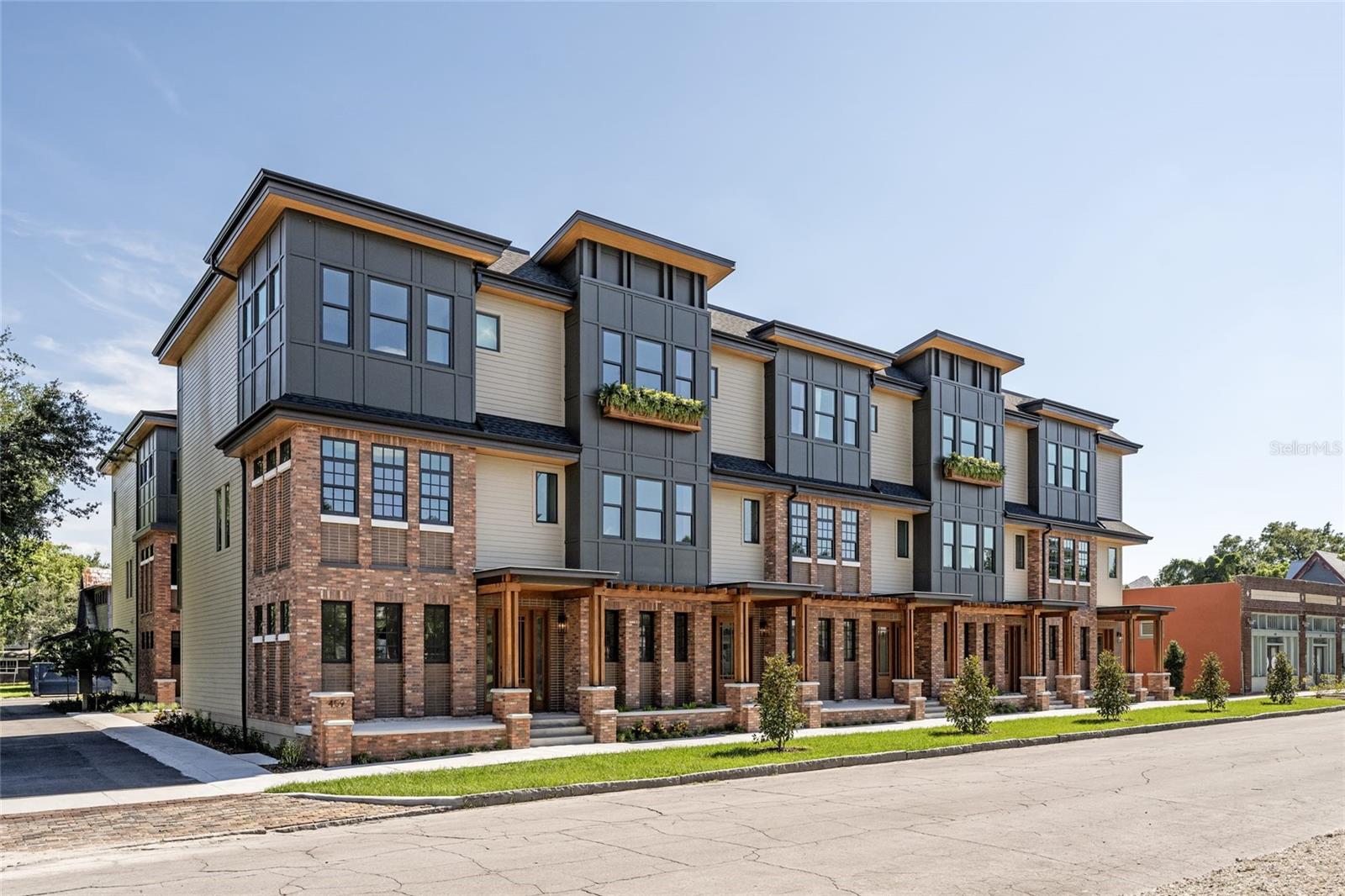 409 E OAK AVENUE Unit: 7
