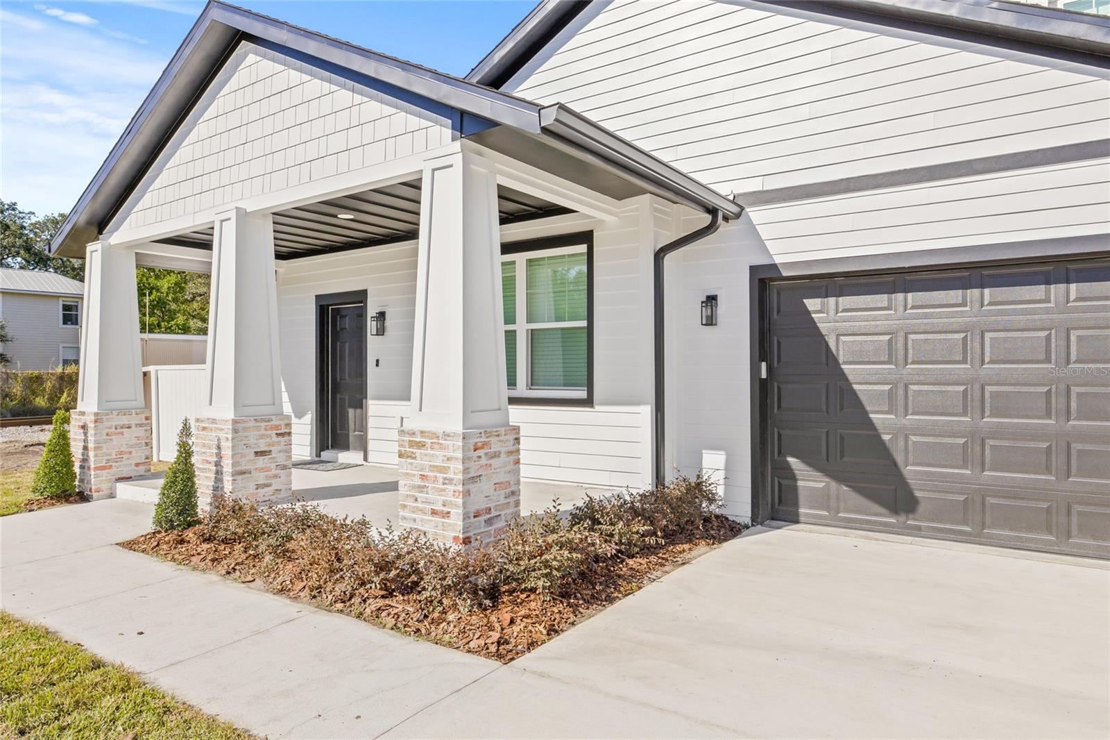 3006 E COLUMBUS DR