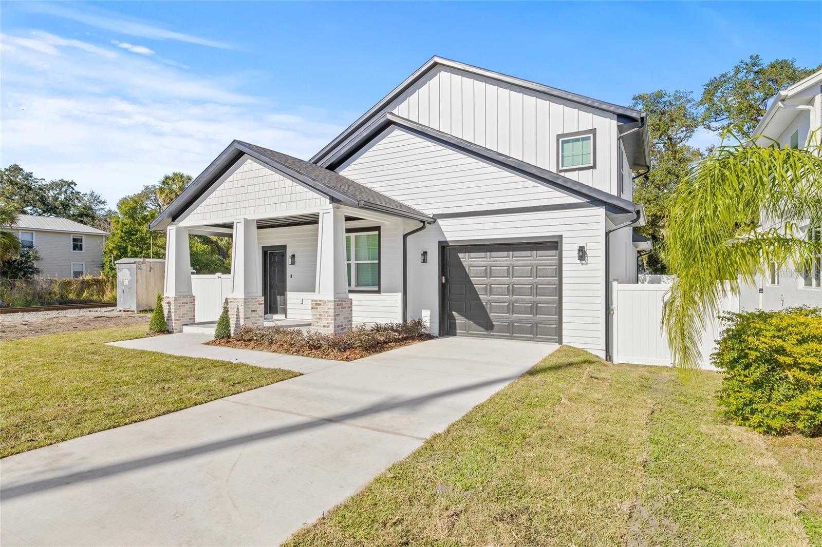 3006 E COLUMBUS DR