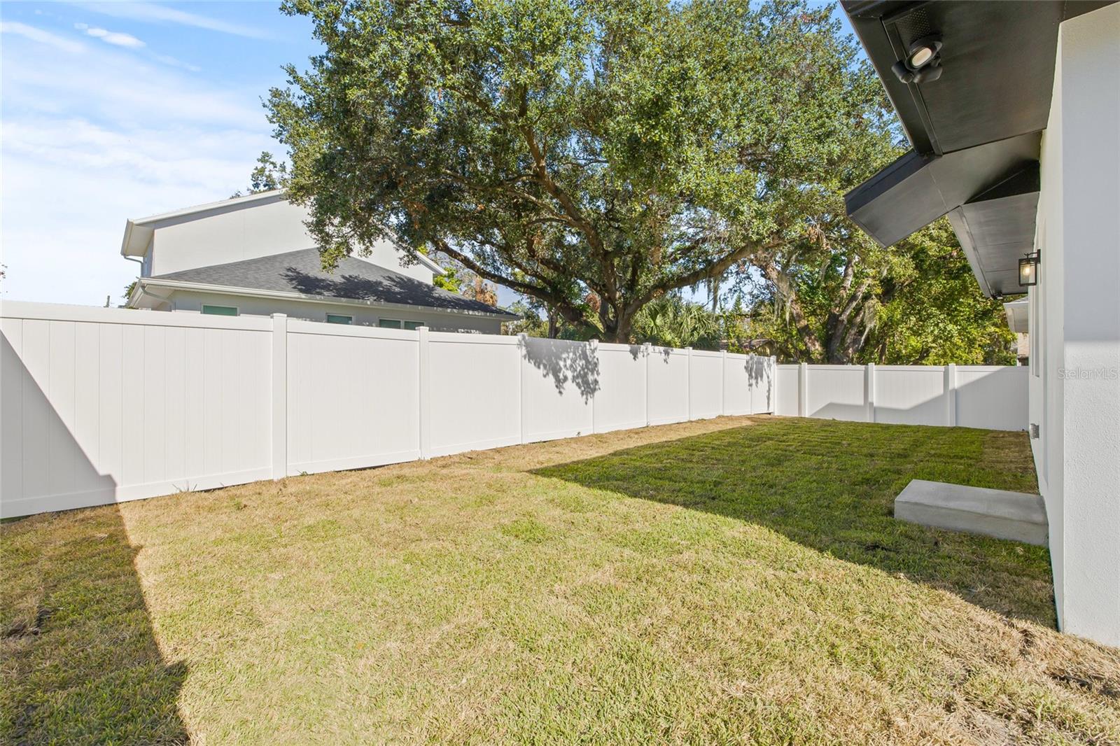 3006 E COLUMBUS DR
