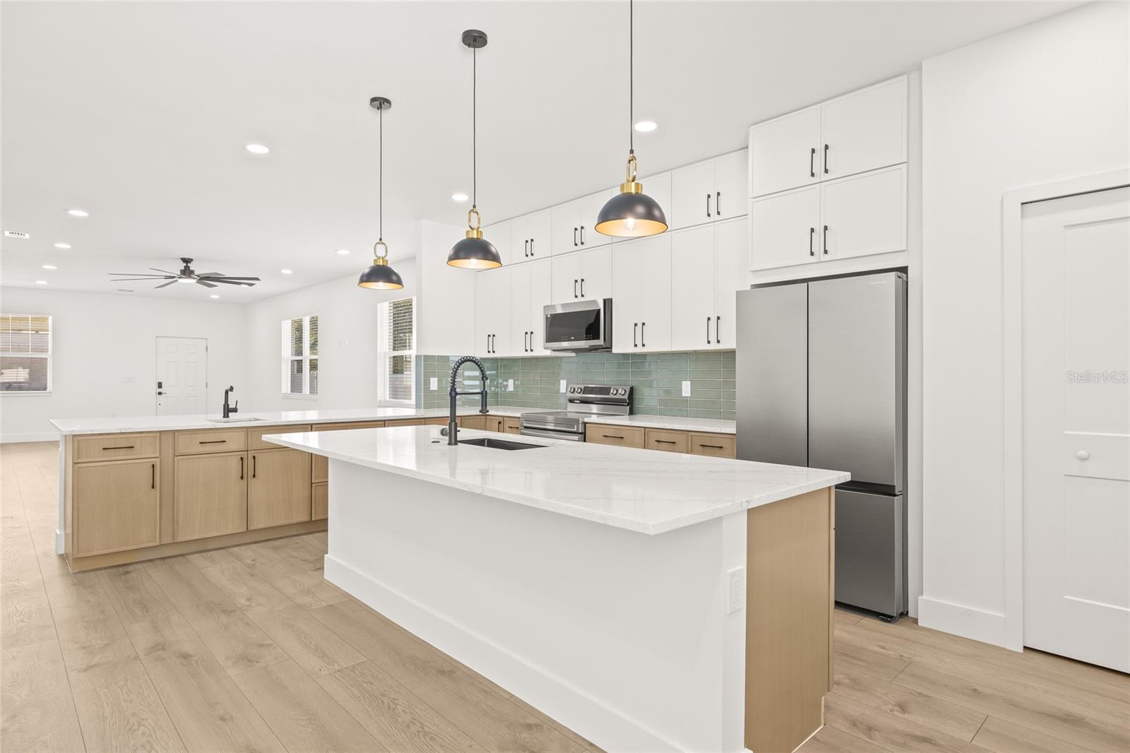 3006 E COLUMBUS DR