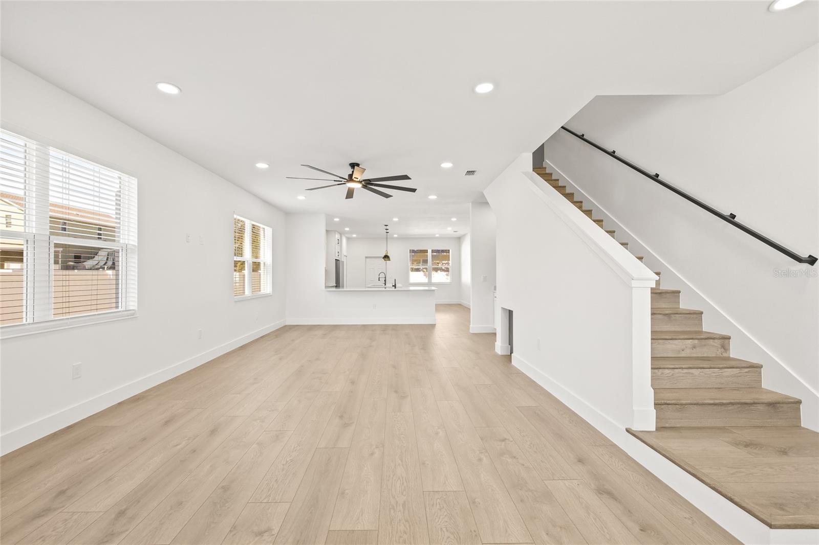 3006 E COLUMBUS DR