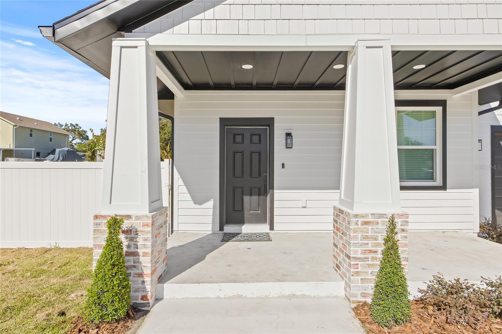 3006 E COLUMBUS DR