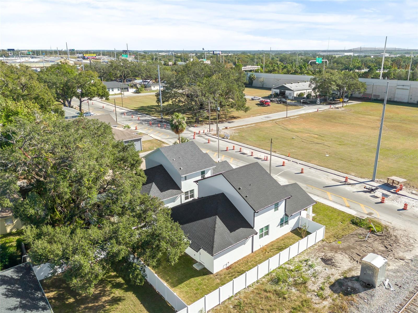 3006 E COLUMBUS DR