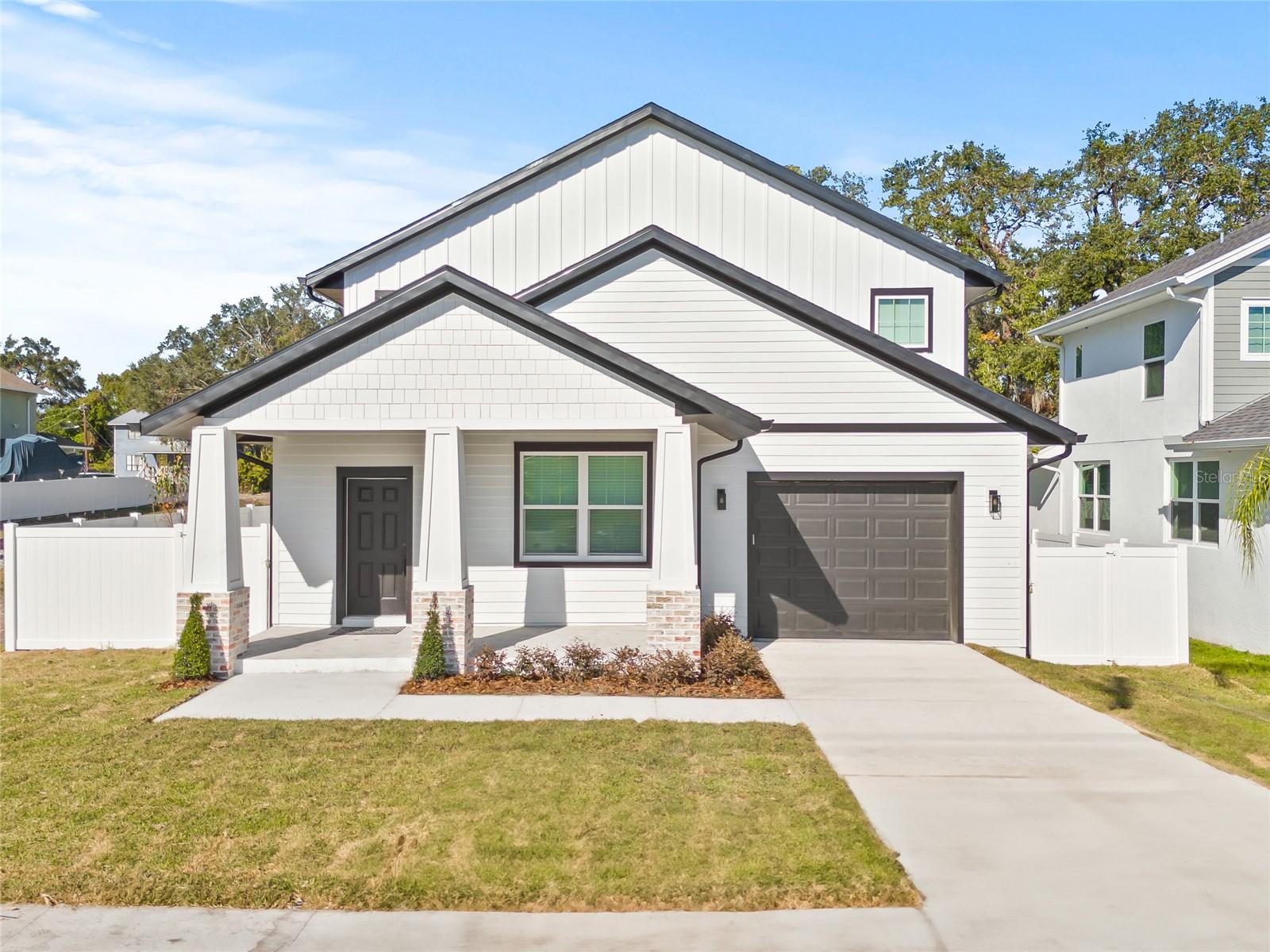 3006 E COLUMBUS DR