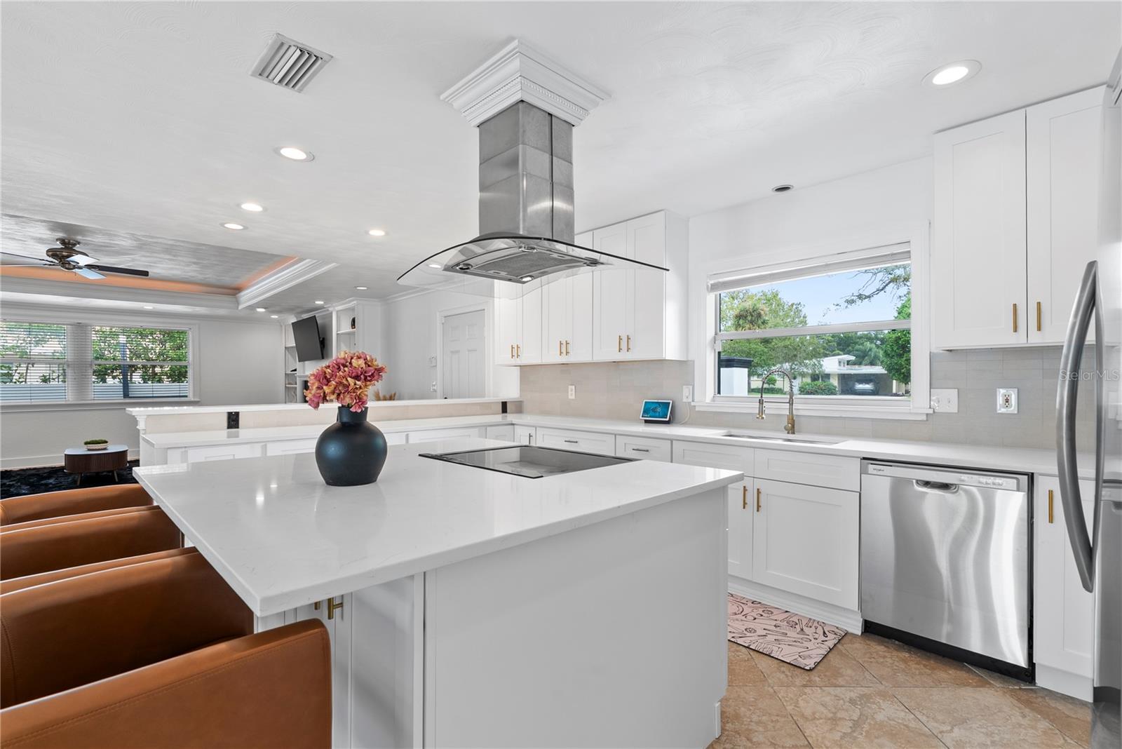 516 W DAVIS BLVD