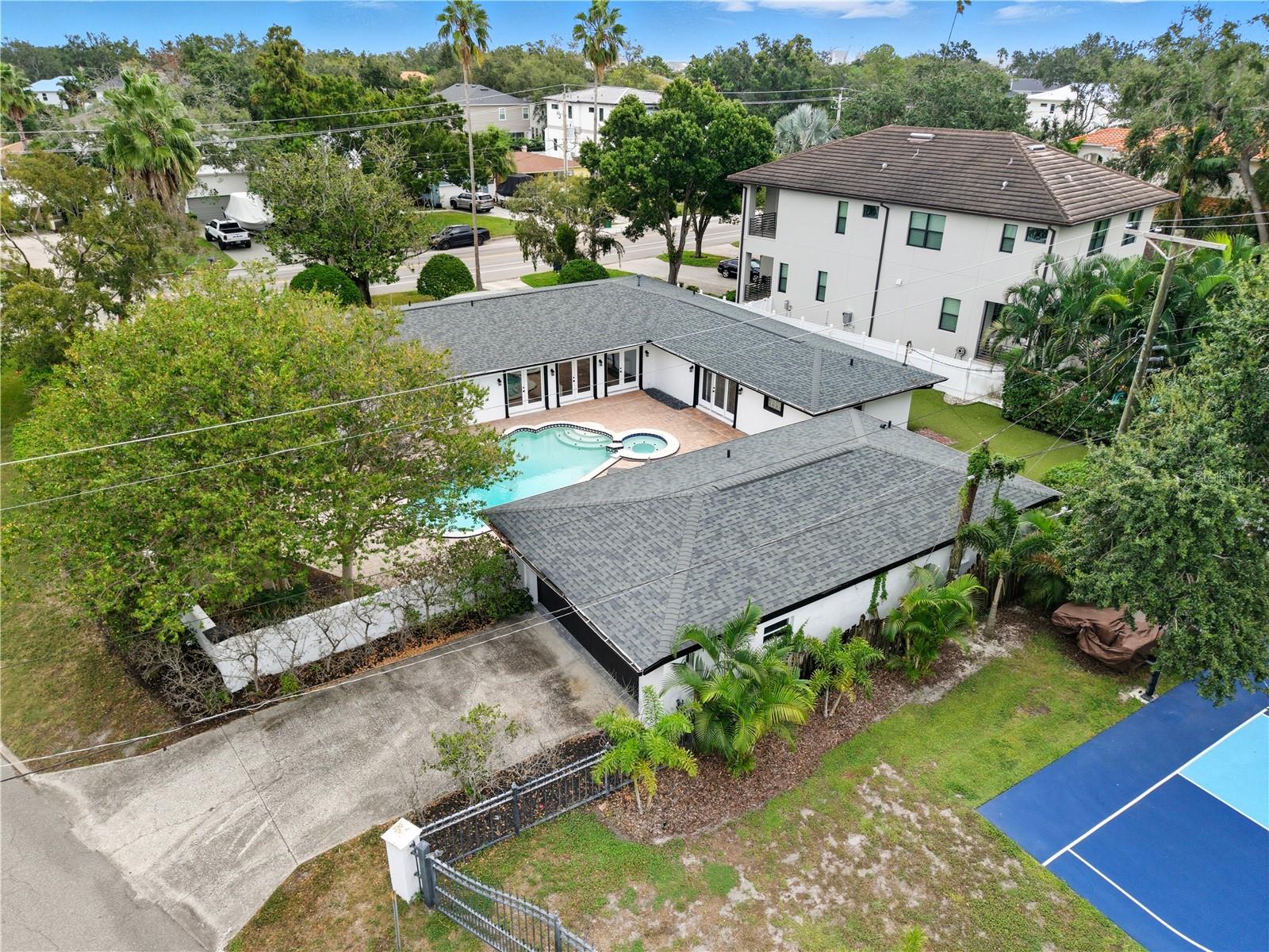 516 W DAVIS BLVD