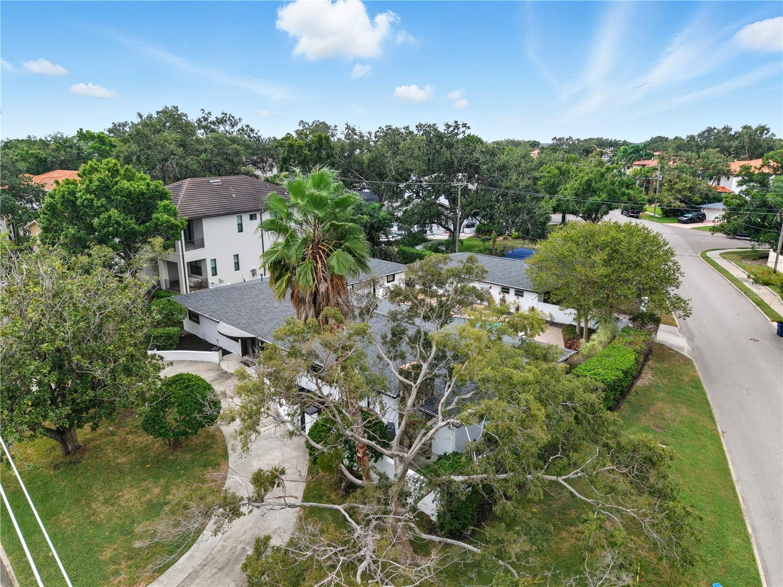 516 W DAVIS BLVD