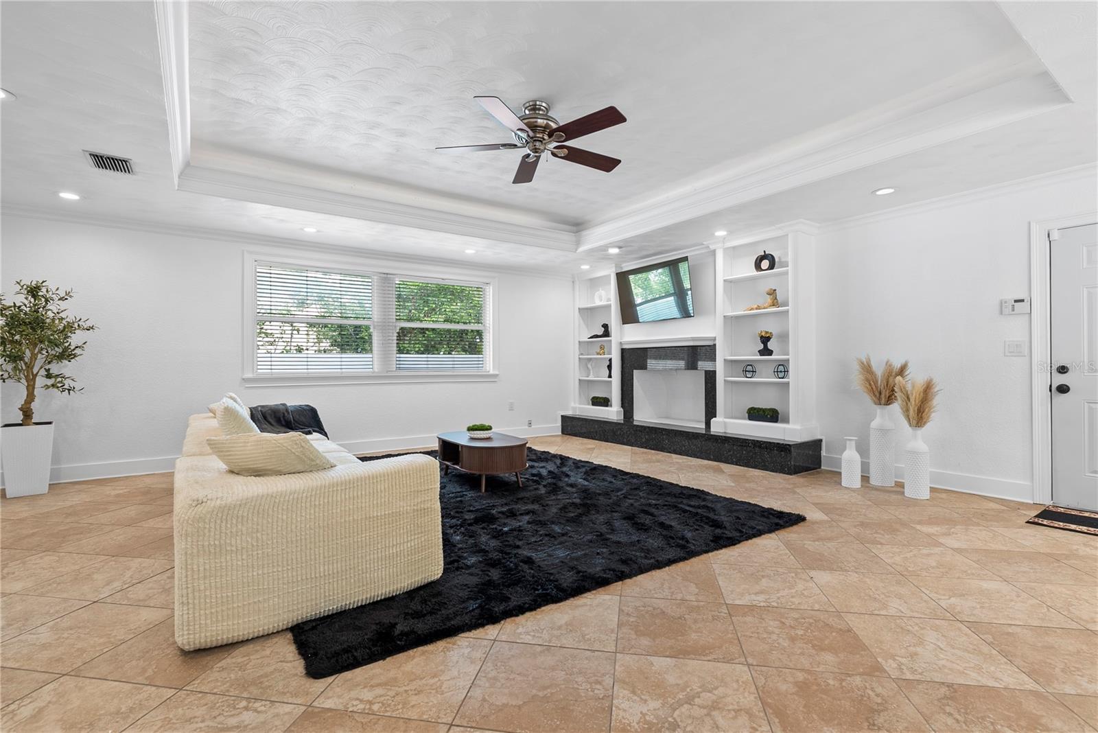 516 W DAVIS BLVD