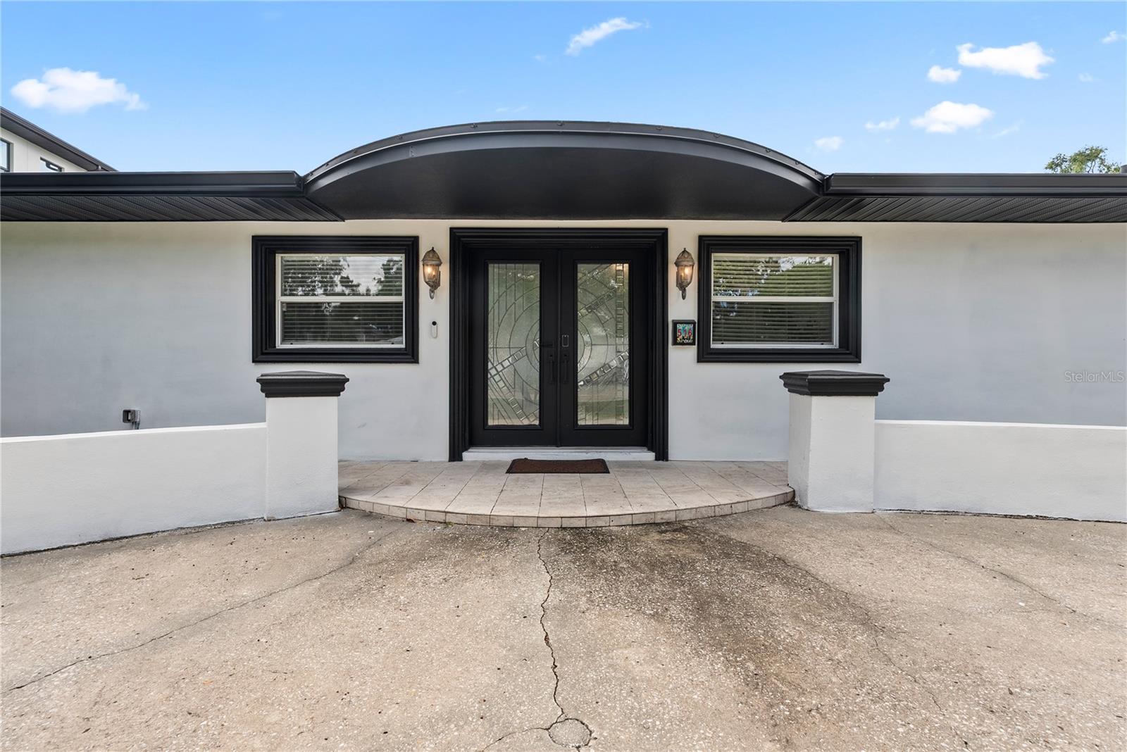 516 W DAVIS BLVD