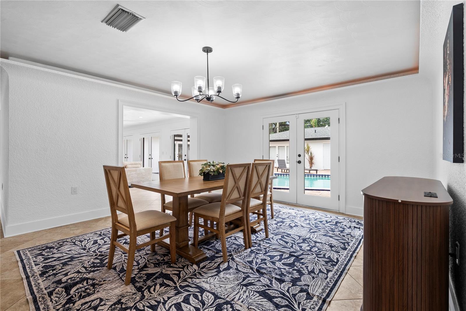 516 W DAVIS BLVD