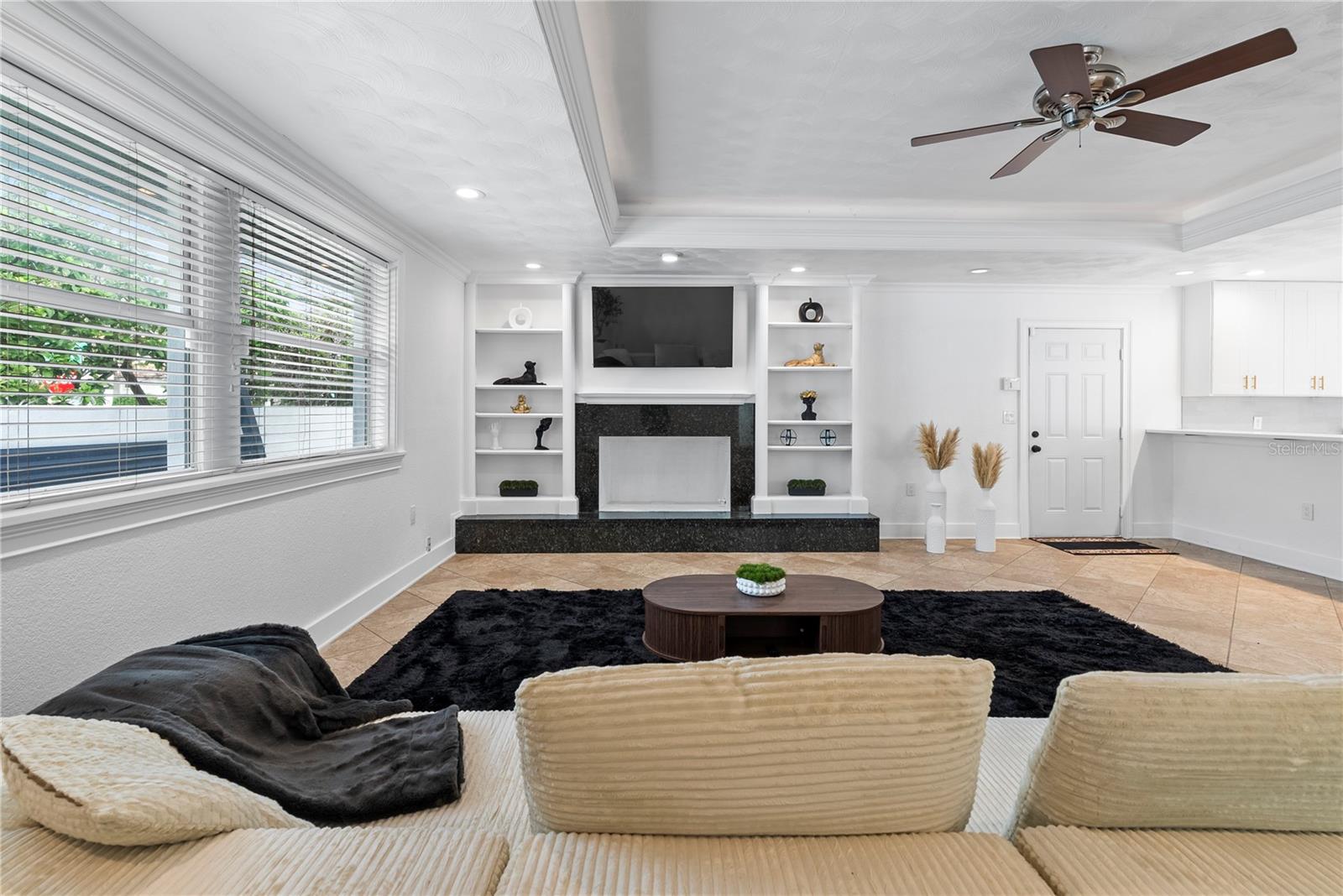516 W DAVIS BLVD