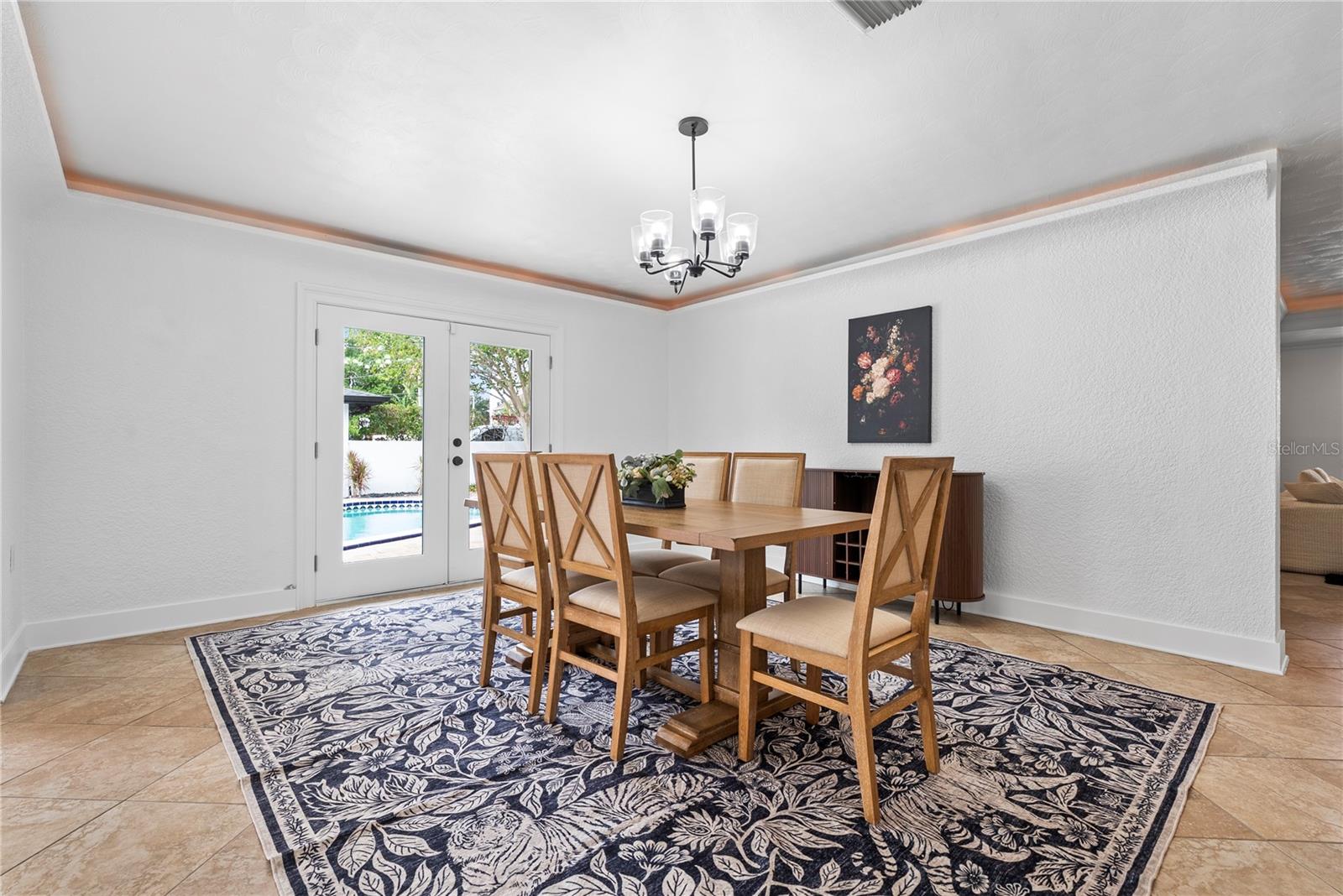 516 W DAVIS BLVD